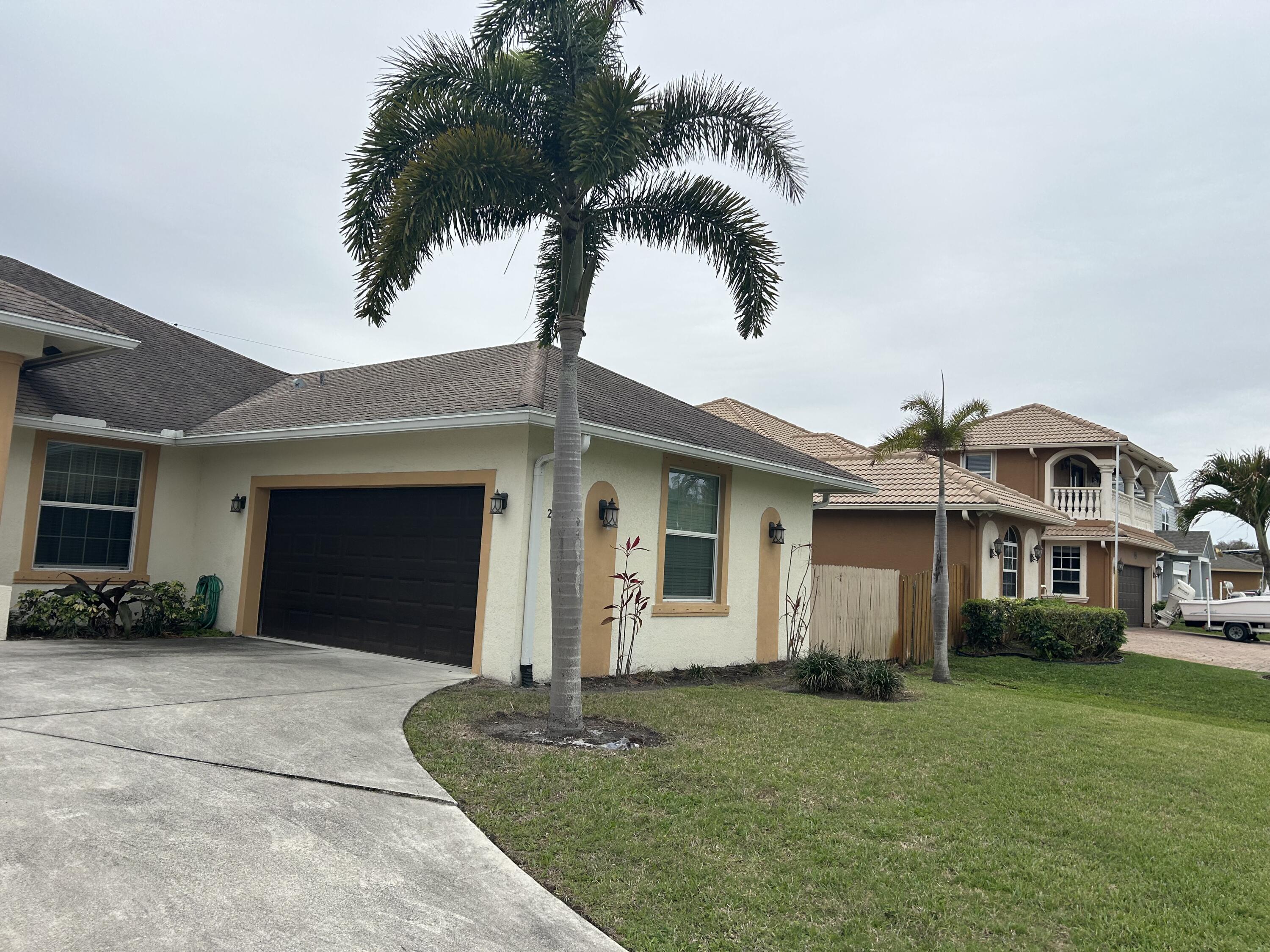 Foto de propiedad en 2749 SE Eagle Drive, Port St. Lucie, FL 34984 Port St. Lucie con MLS# 