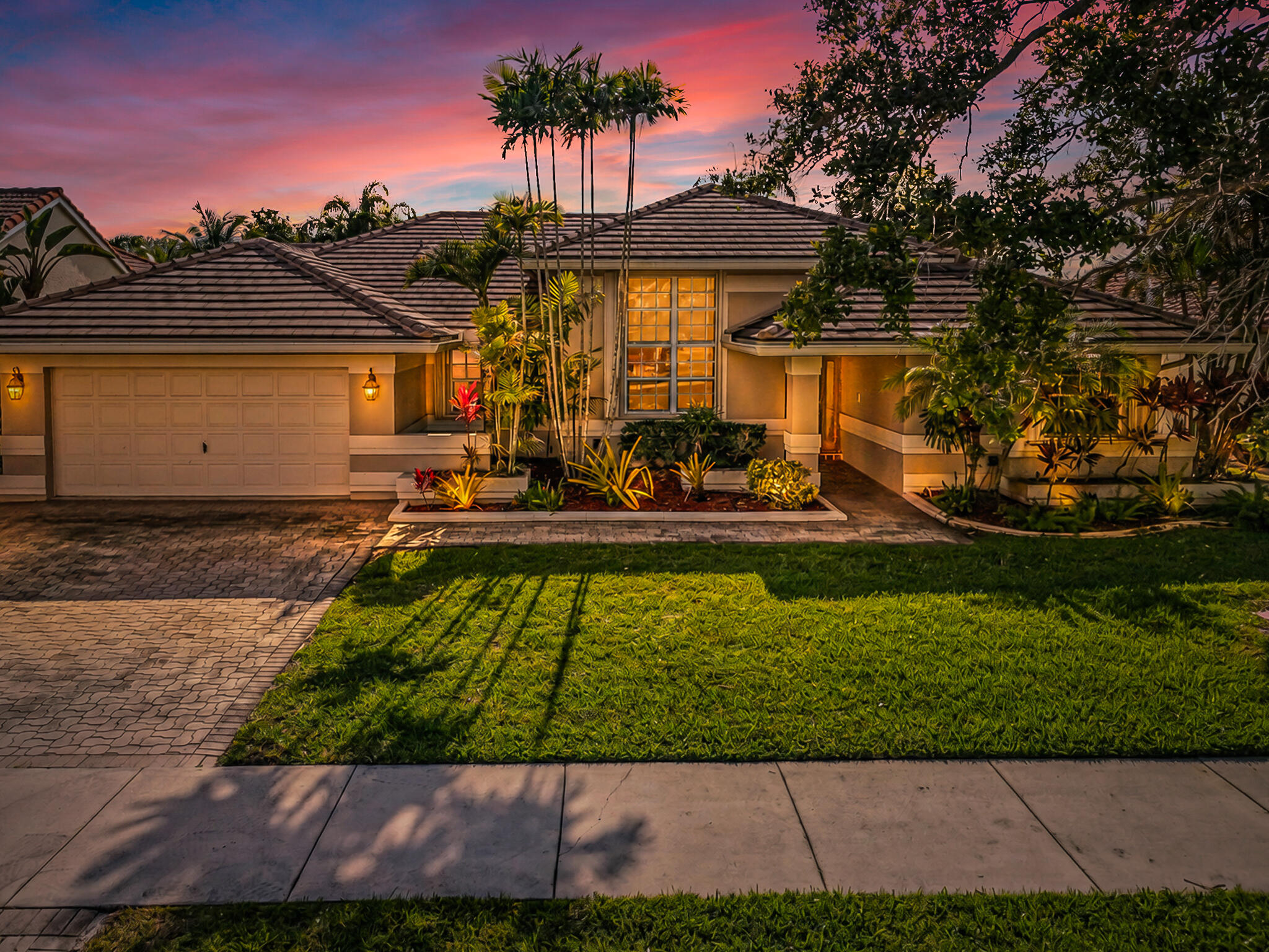 Foto de propiedad en 3171 Overlook Road, Davie, FL 33328 Davie con MLS# 