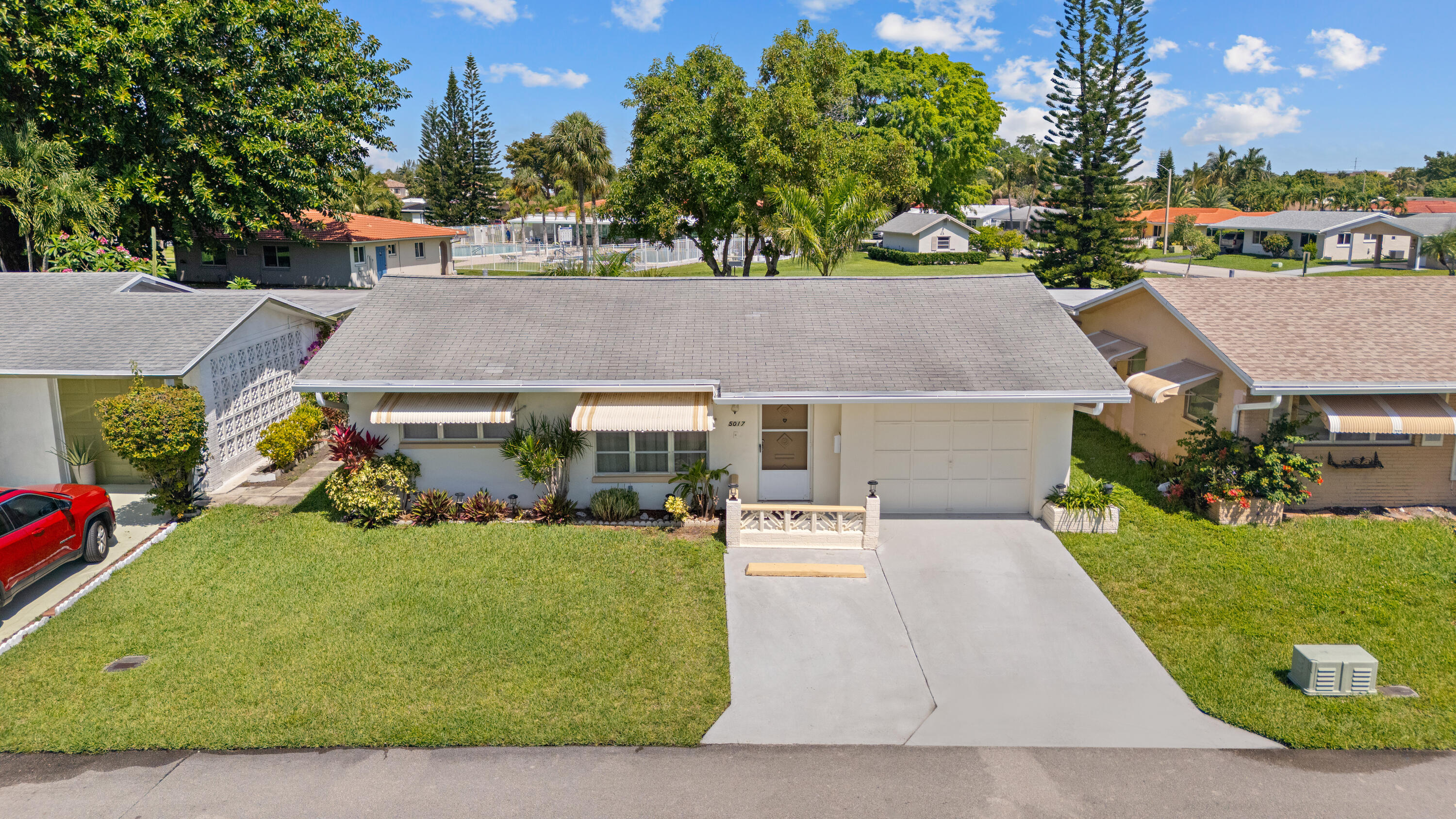 Foto de propiedad en 5017 NW 49th Road, Tamarac, FL 33319 Tamarac con MLS# 