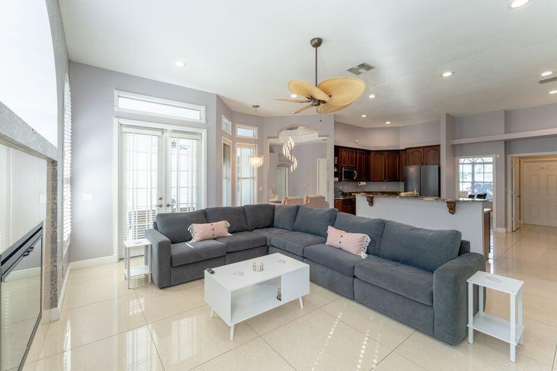 Foto de propiedad en 6138 NW Ginger Lane, Port St. Lucie, FL 34986 Port St. Lucie con MLS# 