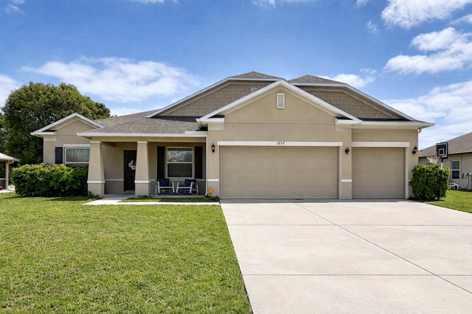 Foto de propiedad en 3757 SW Kistler Street, Port St. Lucie, FL 34953 Port St. Lucie con MLS# 