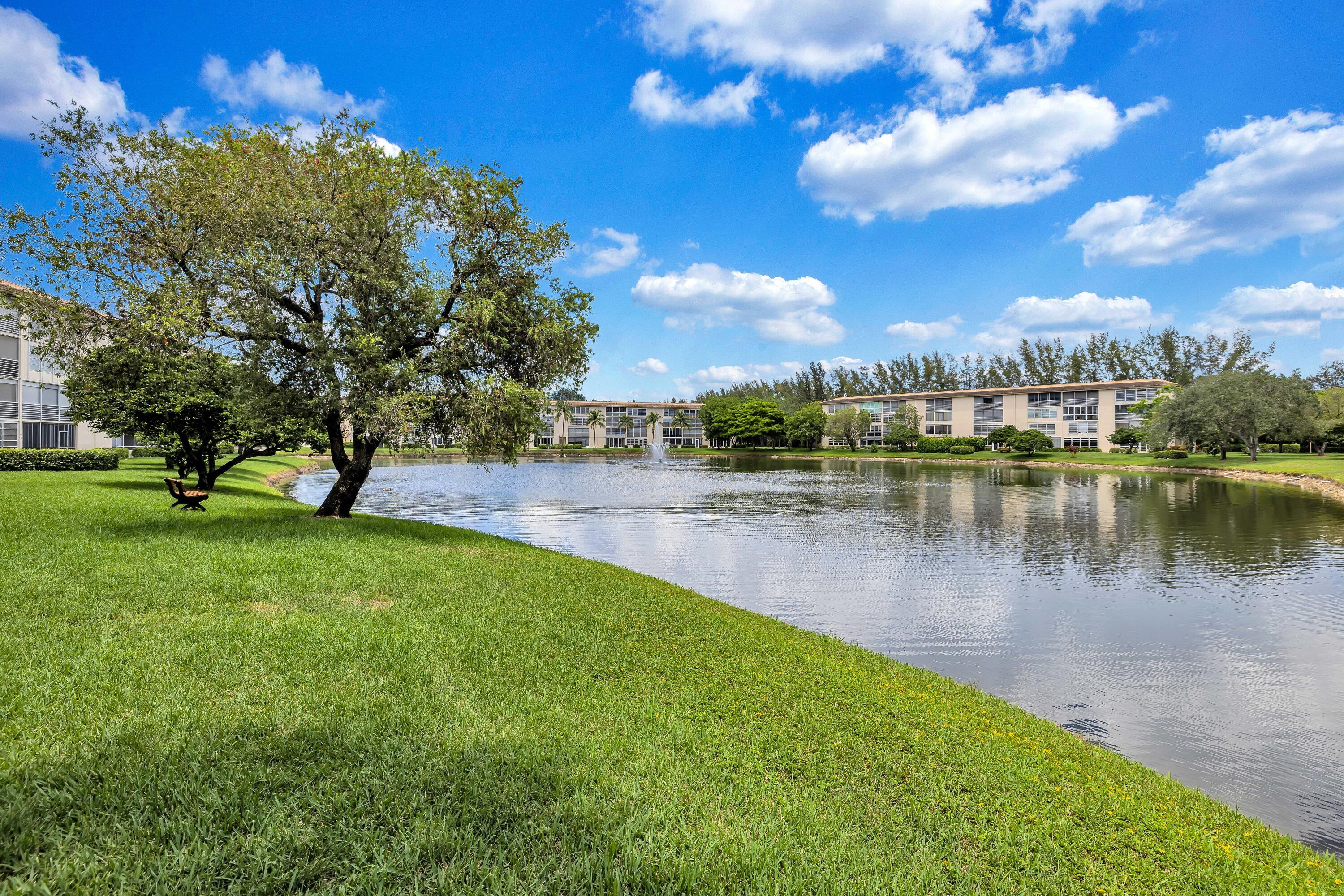 Foto de propiedad en 1902 Bermuda Circle L2, Coconut Creek, FL 33066 Coconut Creek con MLS# 