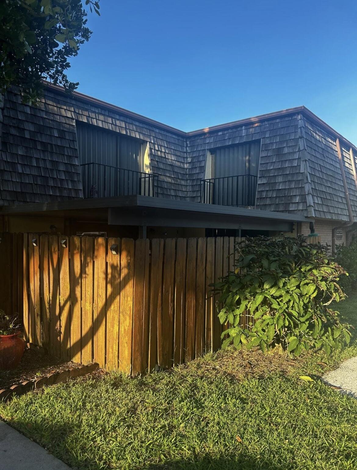Foto de propiedad en 341 Lake Arbor Drive, Palm Springs, FL 33461 Palm Springs con MLS# 