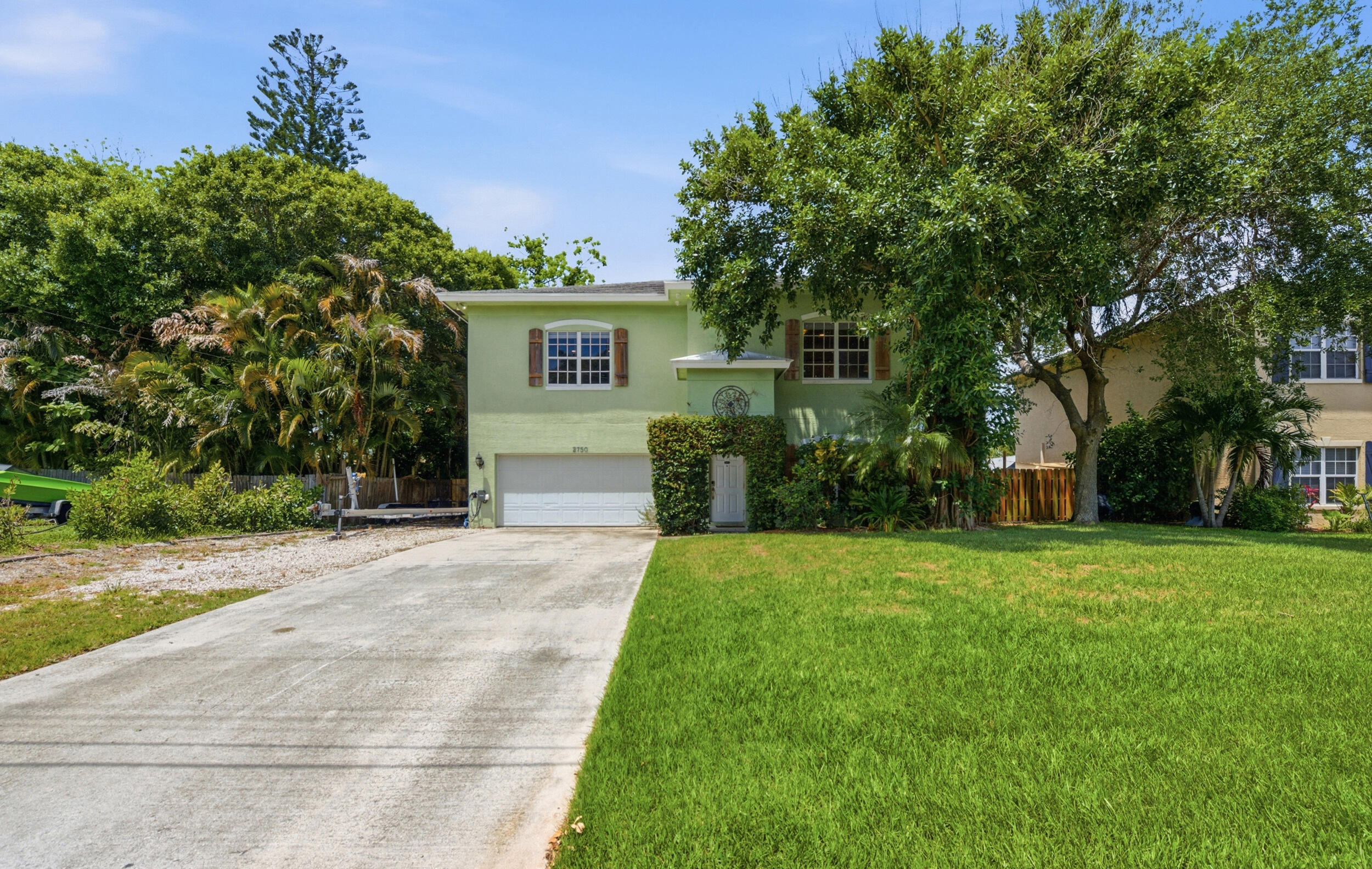 Foto de propiedad en 2750 SW Cornell Avenue, Palm City, FL 34990 Palm City con MLS# 