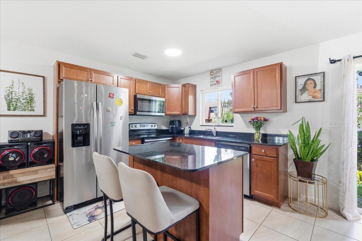 Foto de propiedad en 1340 SW 53rd Avenue, North Lauderdale, FL 33068 North Lauderdale con MLS# 