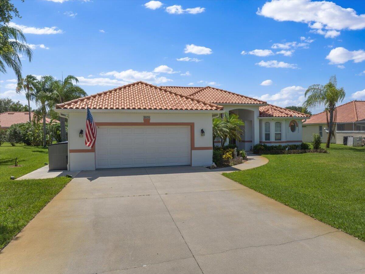 Foto de propiedad en 5828 Pine Ridge Circle, Vero Beach, FL 32967 Vero Beach con MLS# 