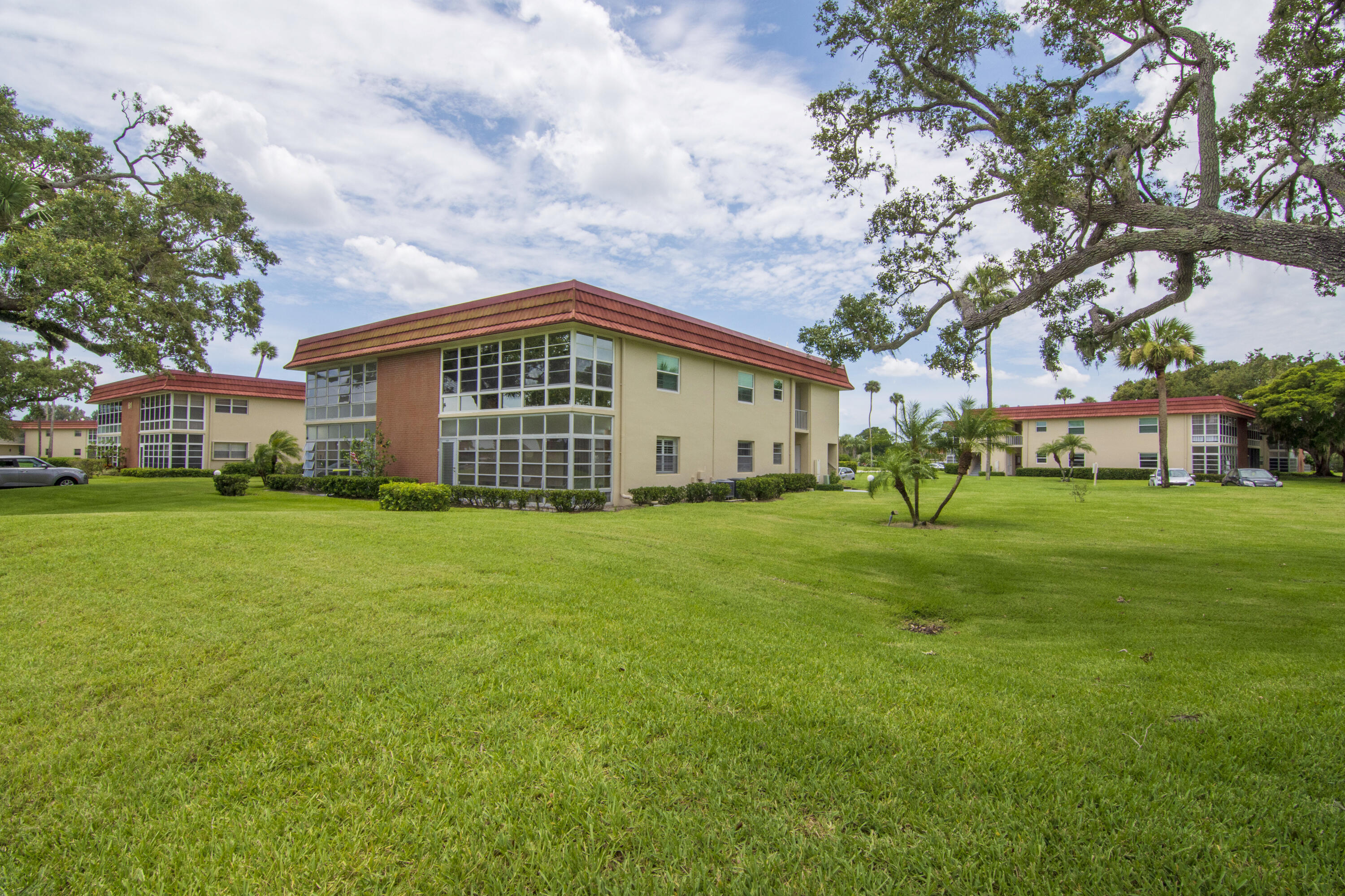 Foto de propiedad en 61 Woodland Drive 106, Vero Beach, FL 32962 Vero Beach con MLS# 