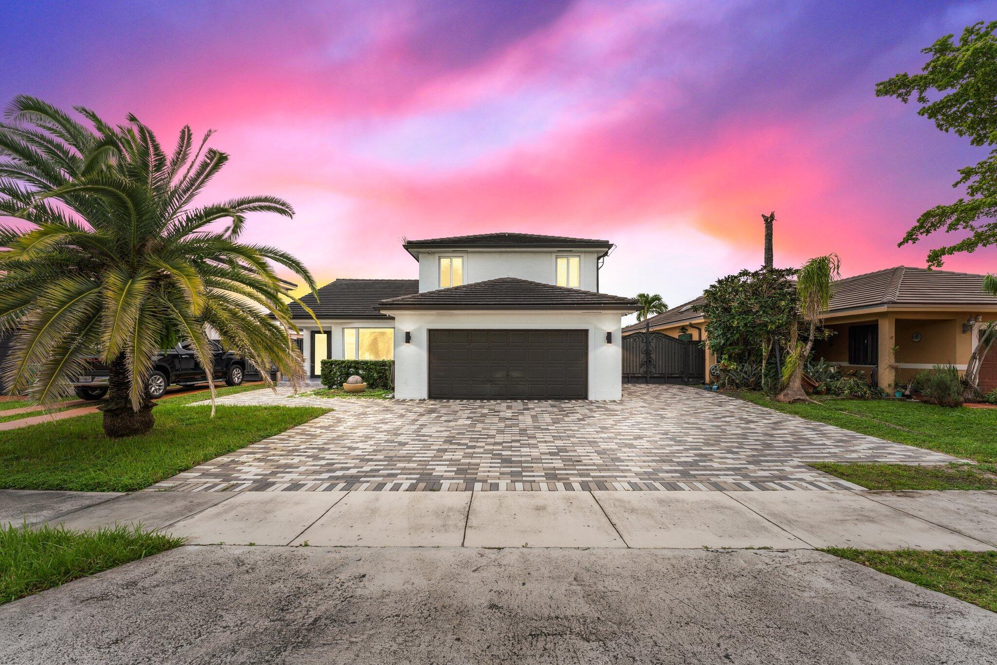 Foto de propiedad en 15015 NW 88th Court, Miami Lakes, FL 33018 Miami Lakes con MLS# 