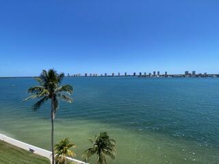 Foto de propiedad en 301 Lake Shore Drive 801, Lake Park, FL 33403 Lake Park con MLS# 