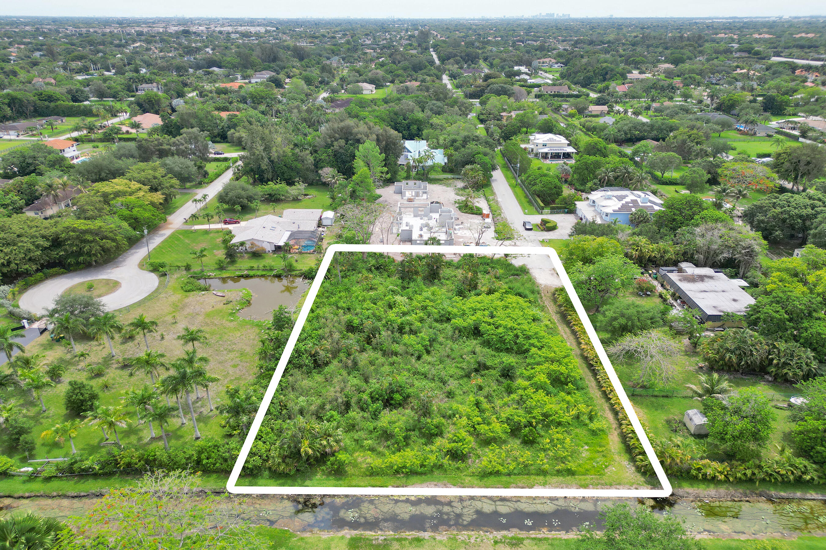 Foto de propiedad en 12099 NW 19th Street, Plantation, FL 33323 Plantation con MLS# 