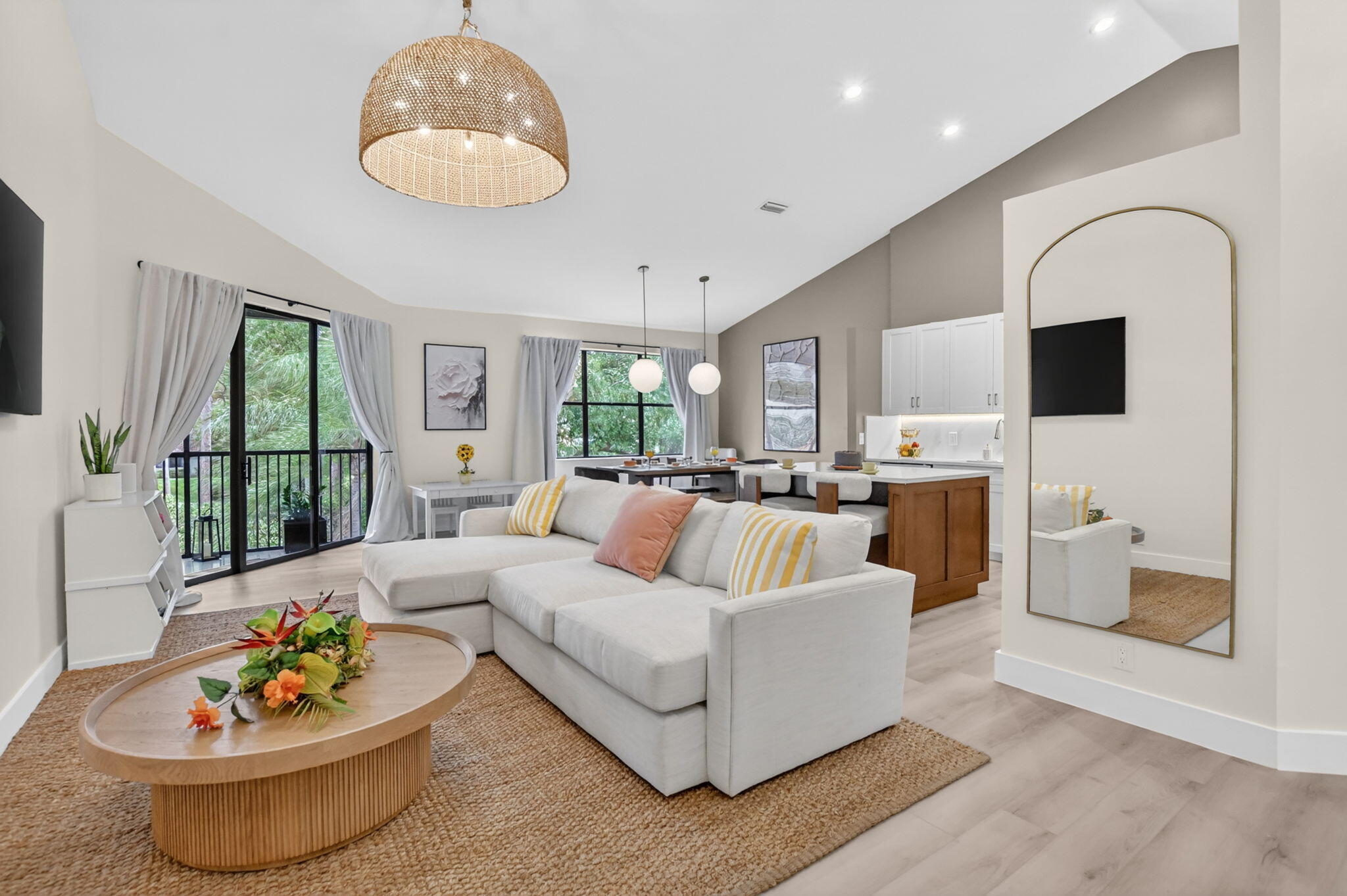 Foto de propiedad en 5801 Coach House Circle E, Boca Raton, FL 33486 Boca Raton con MLS# 