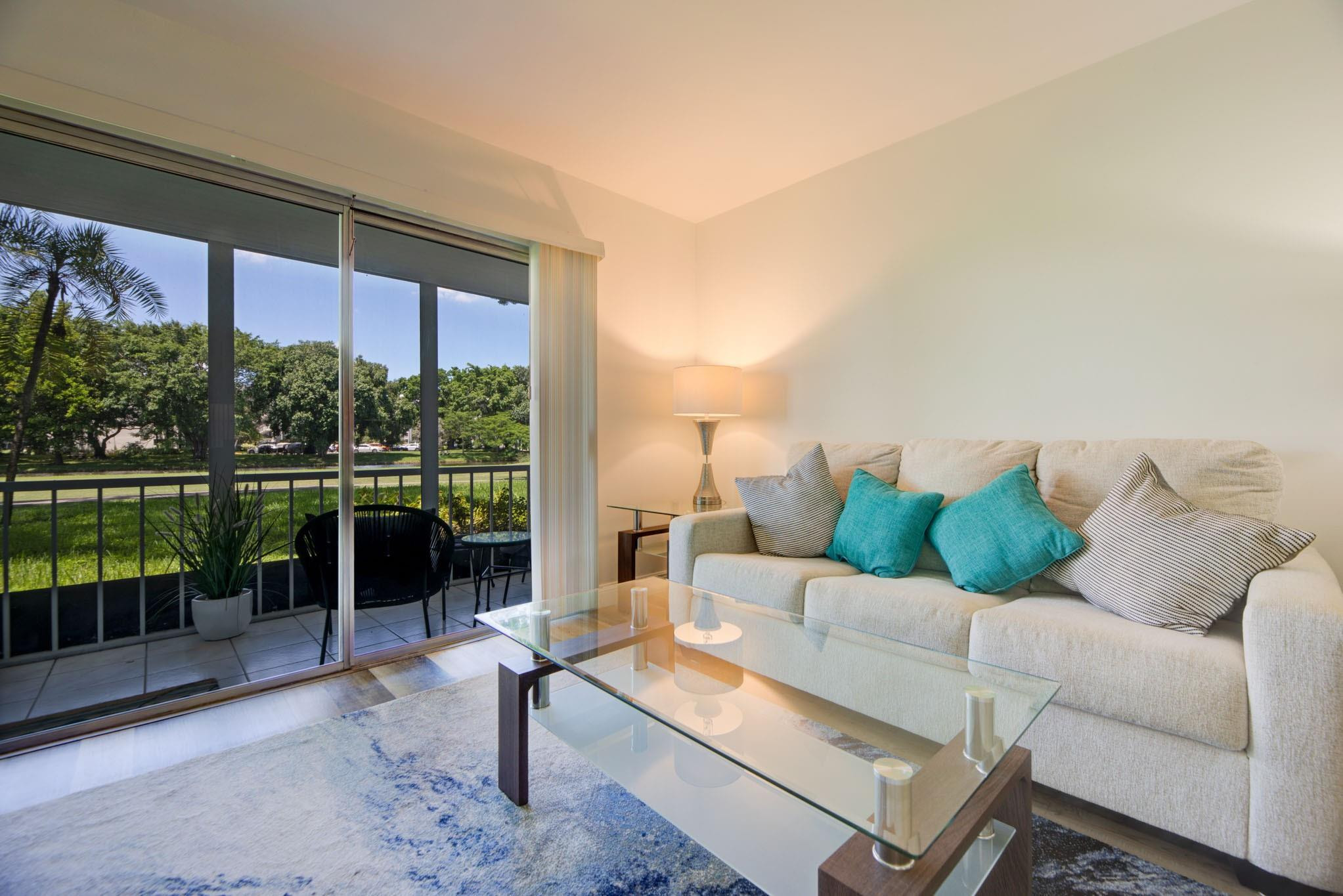 Foto de propiedad en 4502 Martinique Way E1, Coconut Creek, FL 33066 Coconut Creek con MLS# 