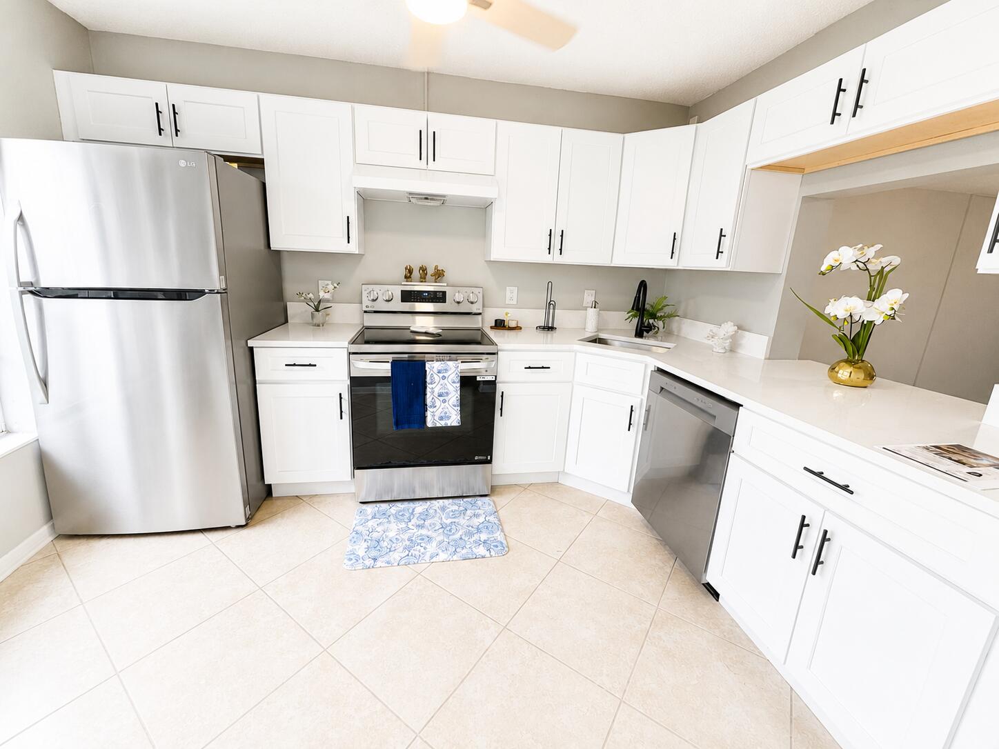 Foto de propiedad en 222 Foxtail Drive E, Greenacres, FL 33415 Greenacres con MLS# 