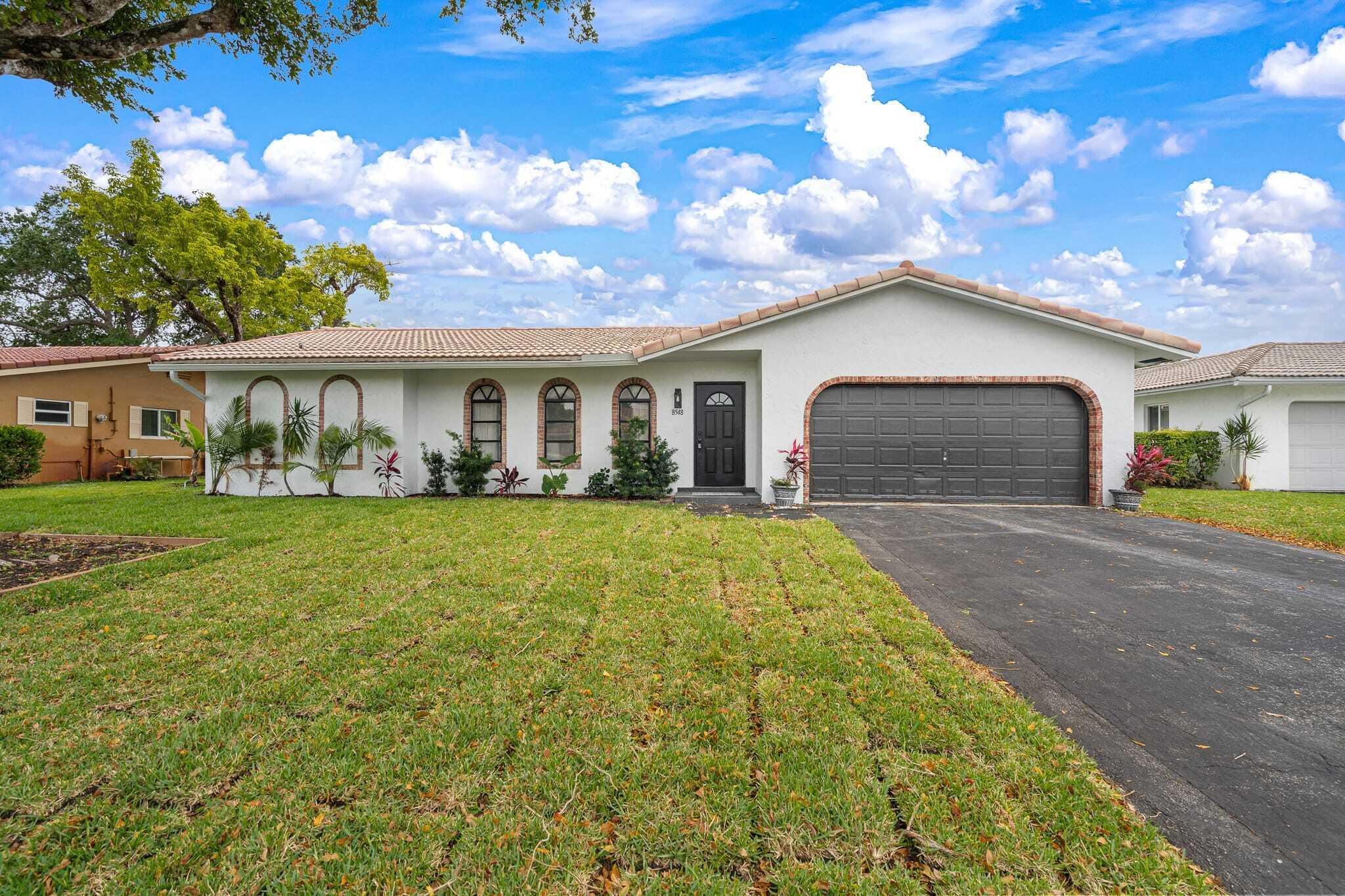 Foto de propiedad en 8548 NW 24th Court, Coral Springs, FL 33065 Coral Springs con MLS# 