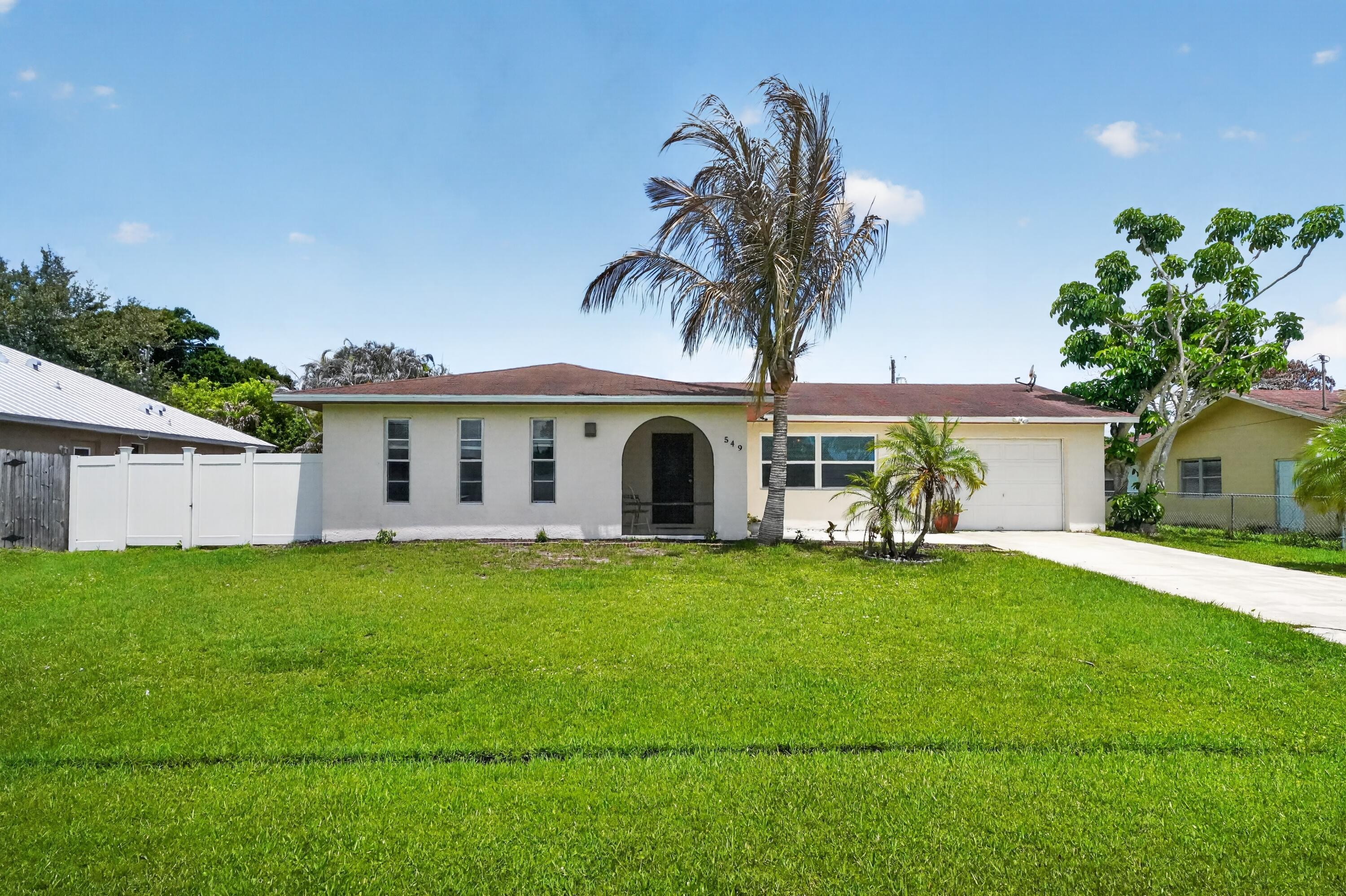 Foto de propiedad en 549 SE Marydale Terrace, Port St. Lucie, FL 34983 Port St. Lucie con MLS# 