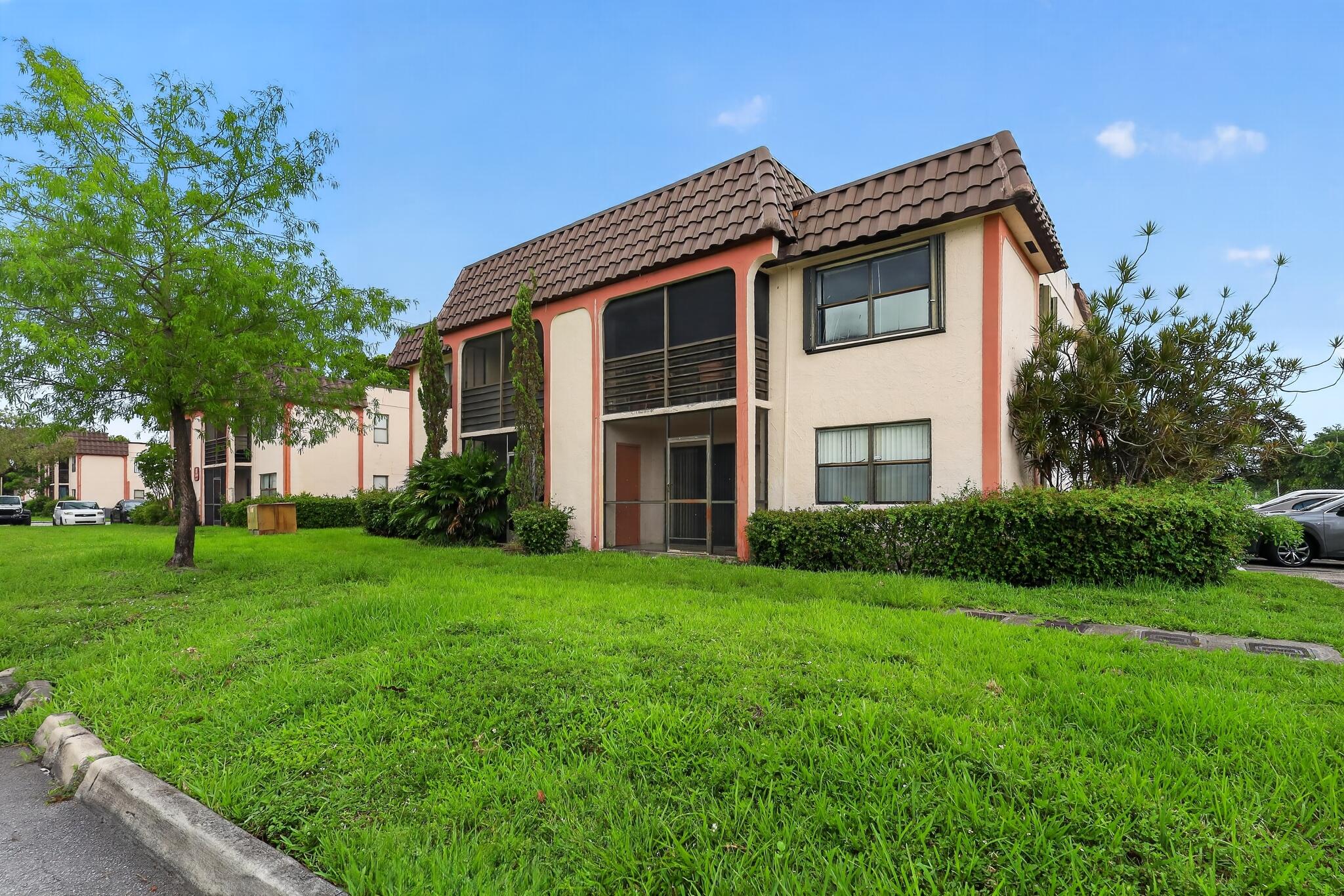 Foto de propiedad en 20805 NE 8th Court 101-21, Miami, FL 33179 Miami con MLS# 