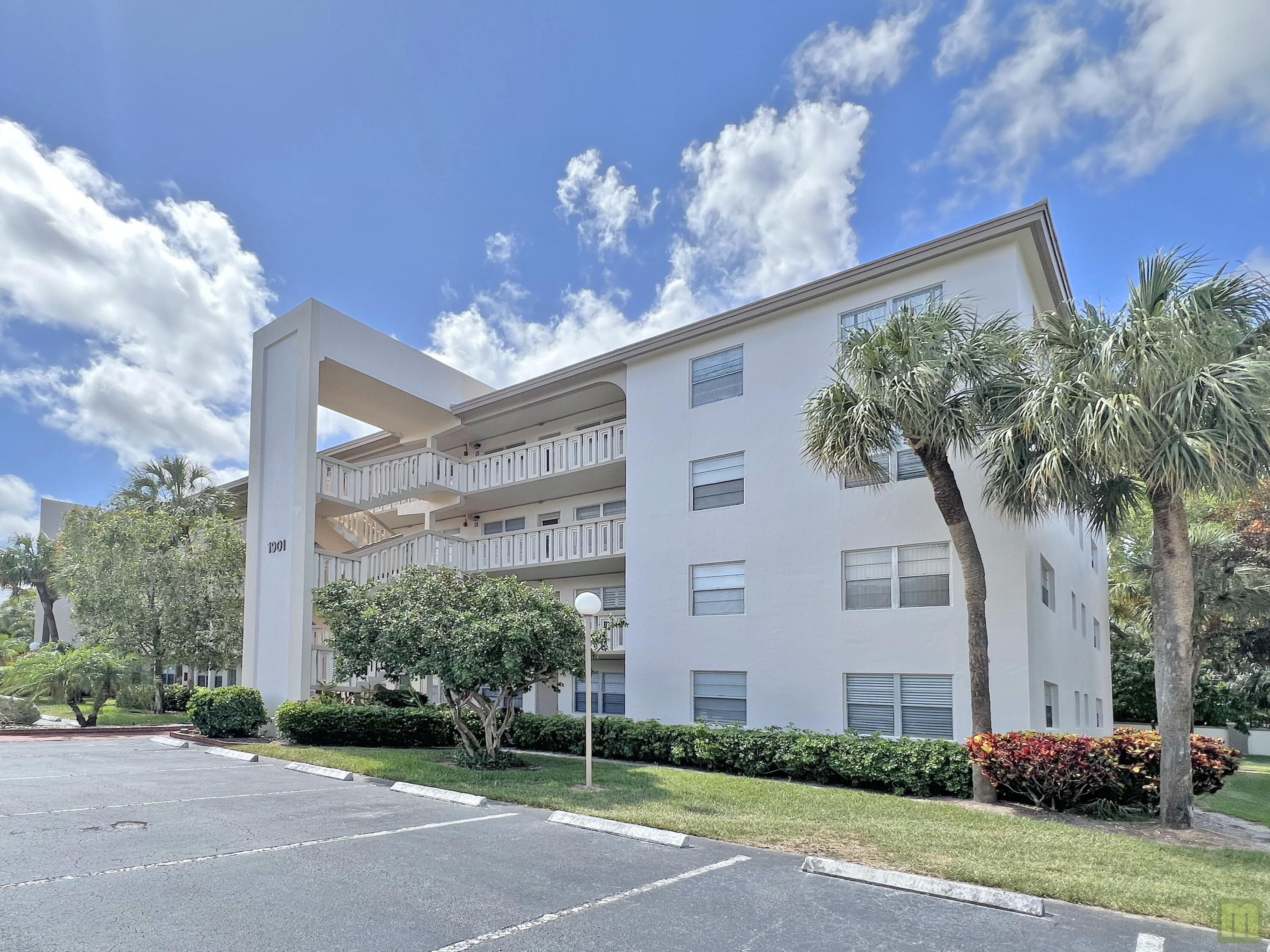 Foto de propiedad en 1901 Bermuda Circle M2, Coconut Creek, FL 33066 Coconut Creek con MLS# 