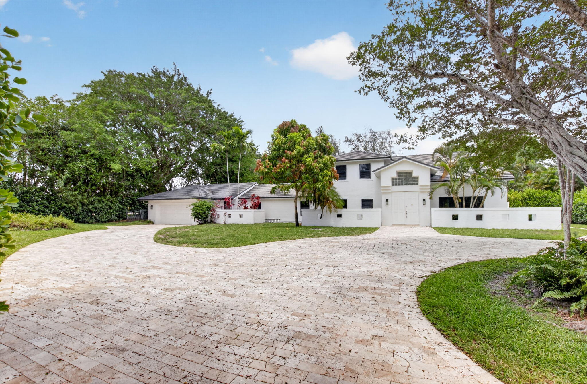 Foto de propiedad en 8044 Twin Lake Drive, Boca Raton, FL 33496 Boca Raton con MLS# 