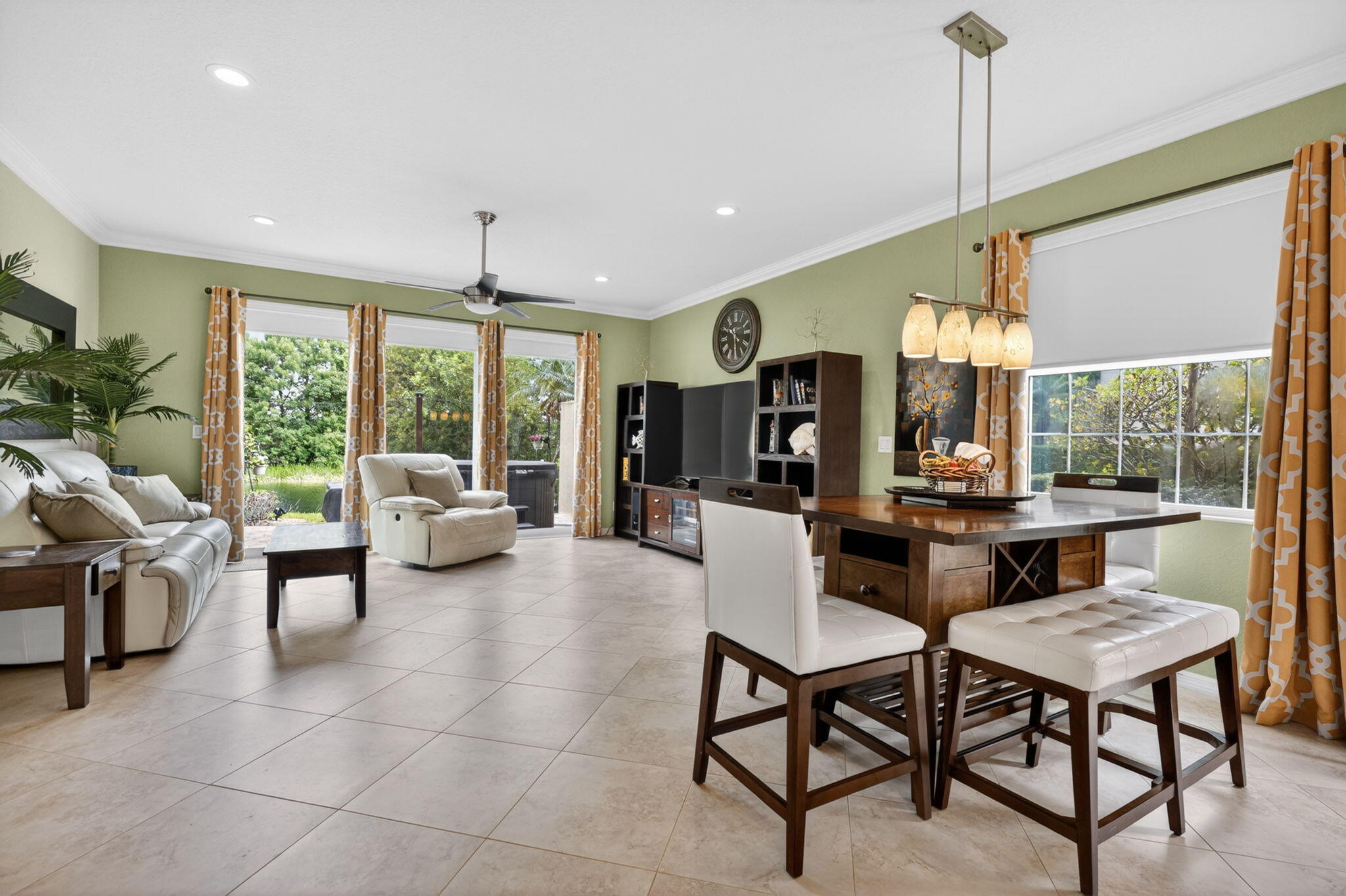 Foto de propiedad en 615 SW Glen Crest Way, Stuart, FL 34997 Stuart con MLS# 