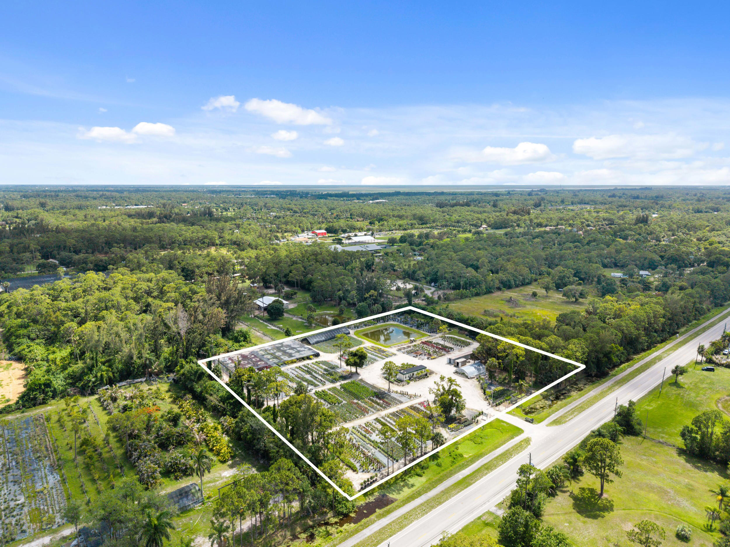 Foto de propiedad en 14650 Okeechobee Boulevard, Loxahatchee Groves, FL 33470 Loxahatchee Groves con MLS# 
