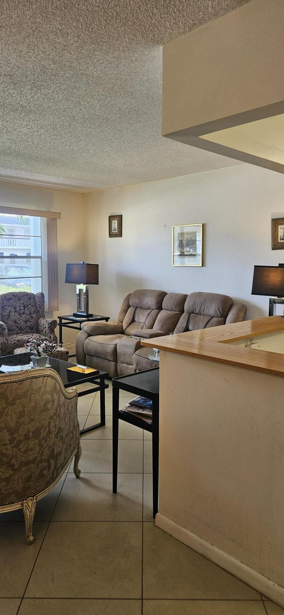 Foto de propiedad en 27 Newport B, Deerfield Beach, FL 33442 Deerfield Beach con MLS# 