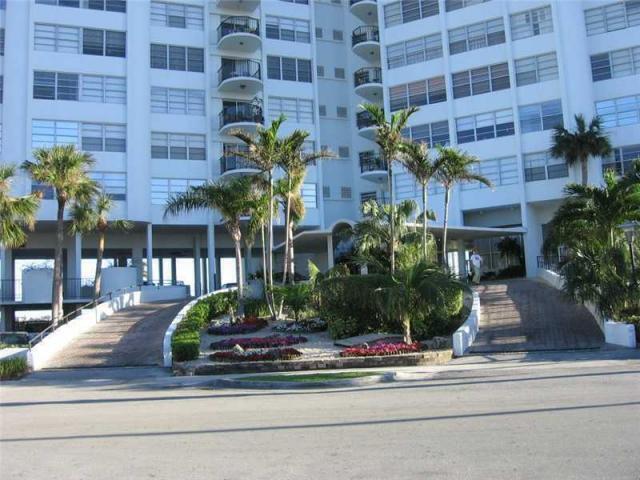 Foto de propiedad en 11930 N Bayshore Drive N 706, North Miami, FL 33181 North Miami con MLS# 