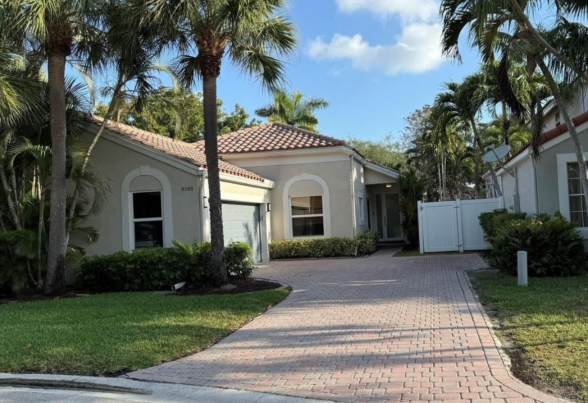 Foto de propiedad en 6165 NW 77th Place, Parkland, FL 33067 Parkland con MLS# 