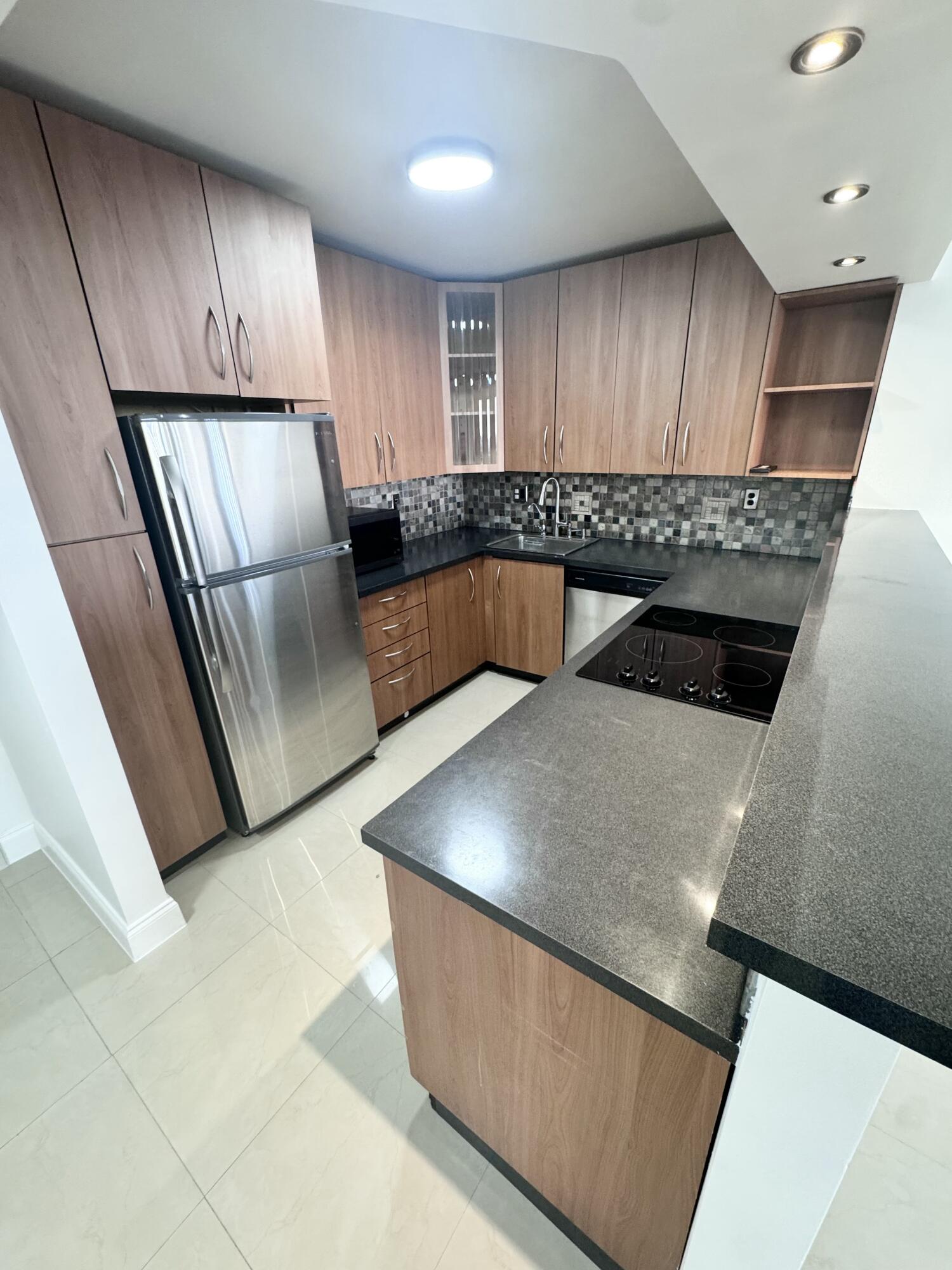 Foto de propiedad en 600 Three Islands Boulevard 1108, Hallandale Beach, FL 33009 Hallandale Beach con MLS# 