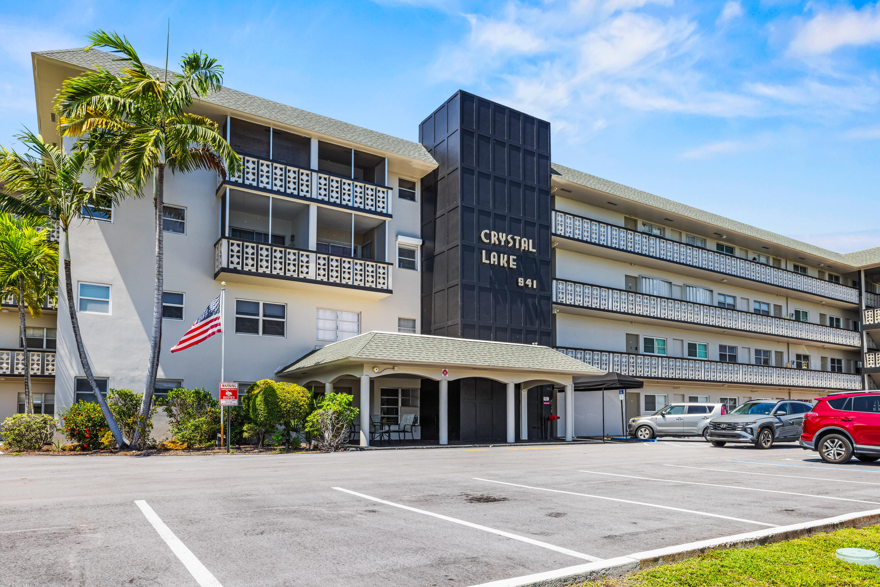 Foto de propiedad en 941 Crystal Lake Drive 207, Deerfield Beach, FL 33064 Deerfield Beach con MLS# 