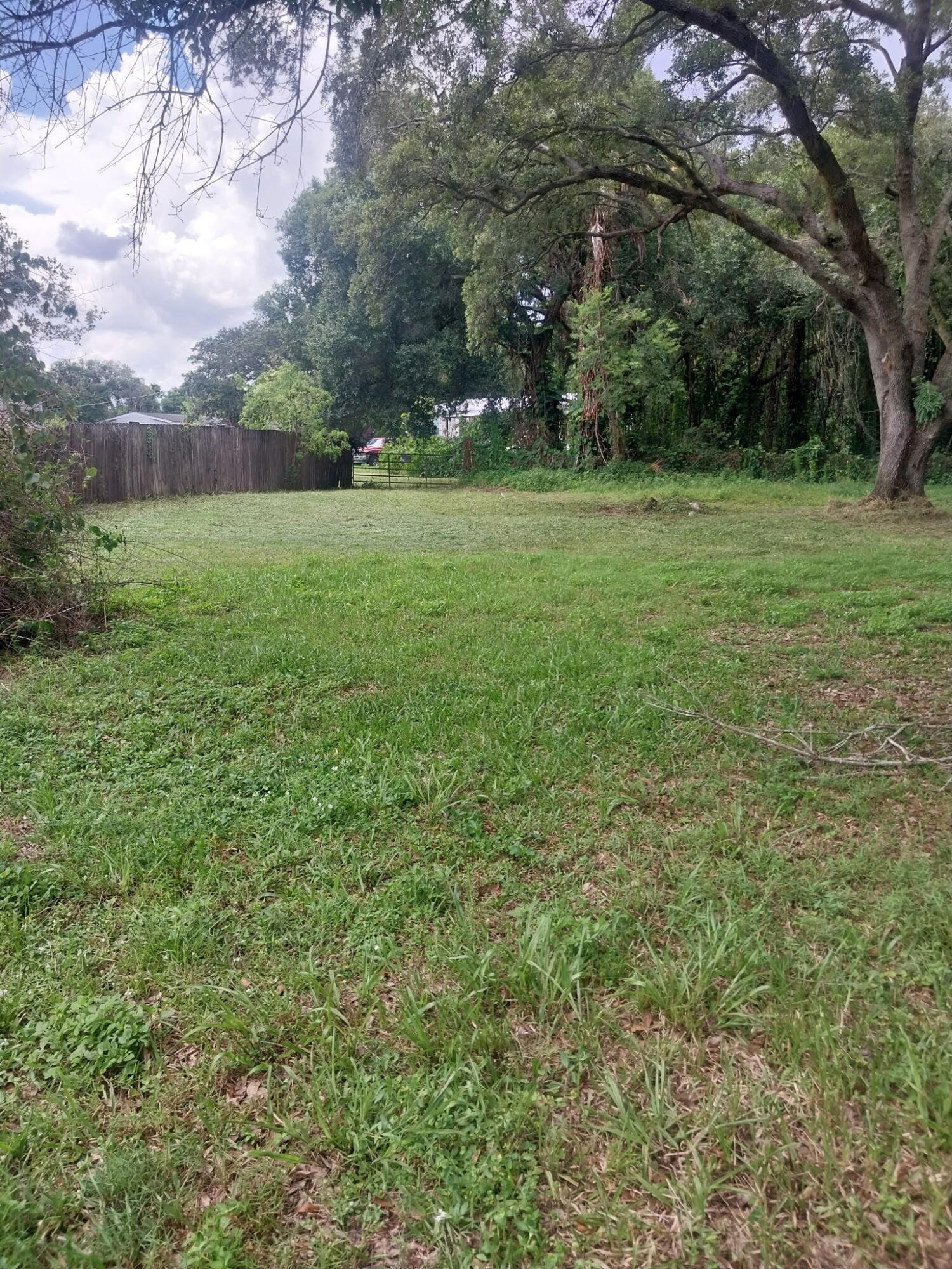 Foto de propiedad en 6725 NE 8th Lane, Okeechobee, FL 34974 Okeechobee con MLS# 