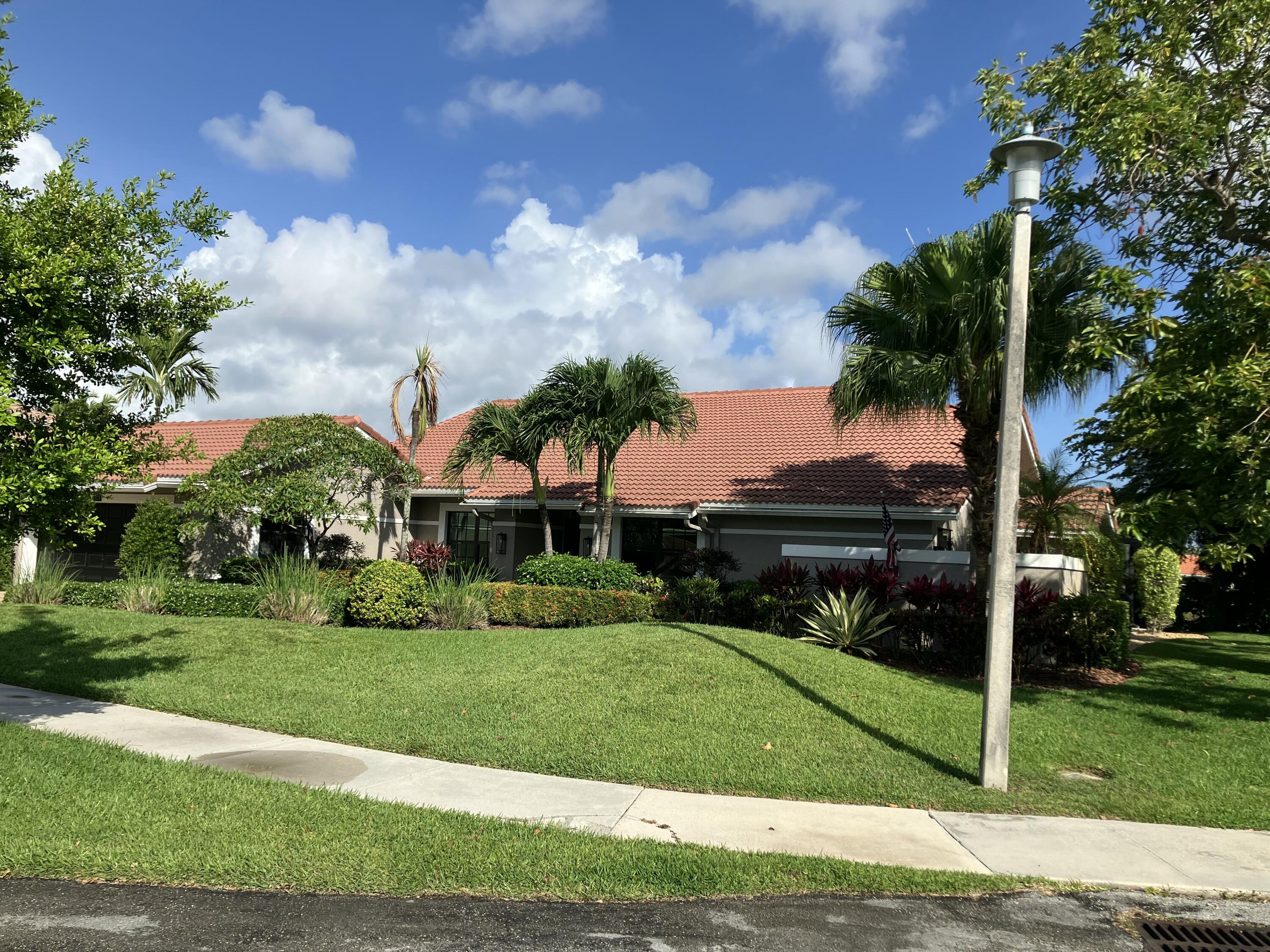 Foto de propiedad en 425 Deer Creek Path E, Deerfield Beach, FL 33442 Deerfield Beach con MLS# 