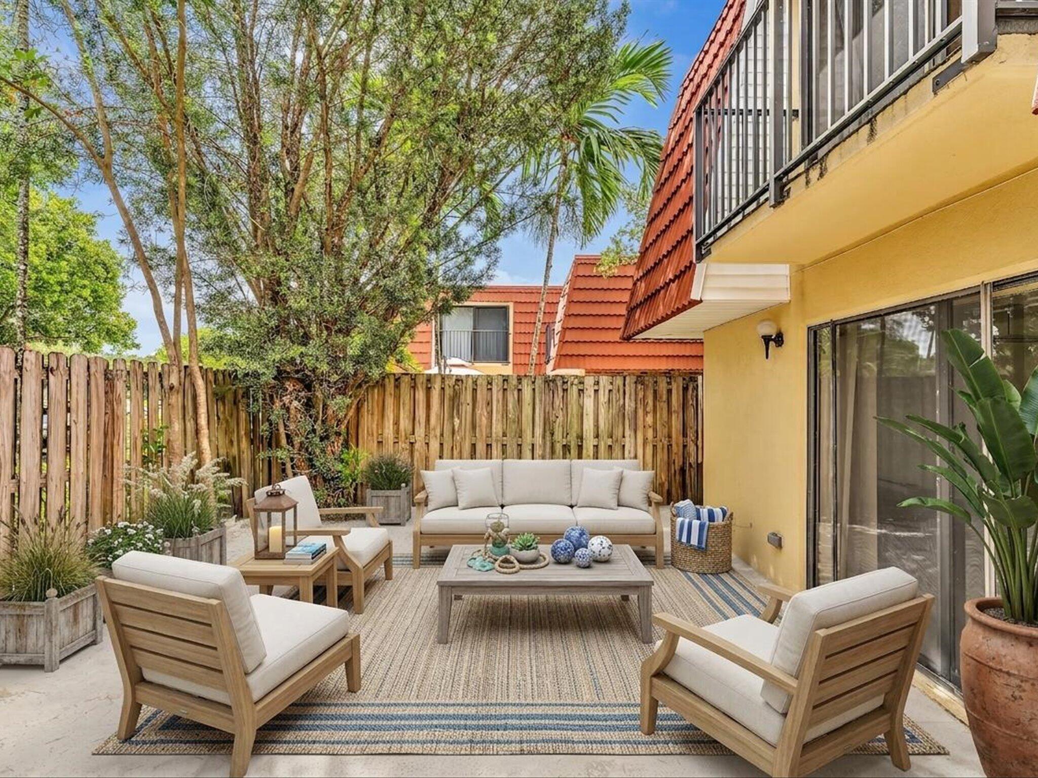 Foto de propiedad en 713 NW 99th Circle, Plantation, FL 33324 Plantation con MLS# 