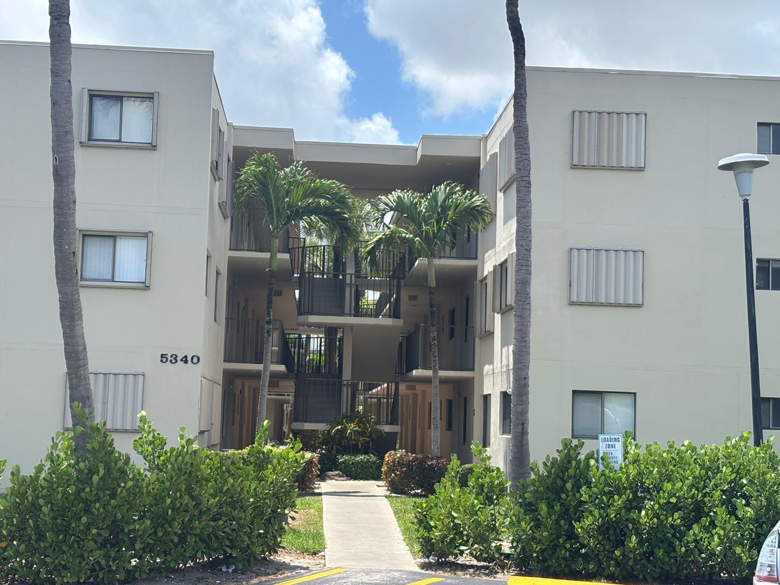 Foto de propiedad en 5340 Las Verdes Circle 222, Delray Beach, FL 33484 Delray Beach con MLS# 