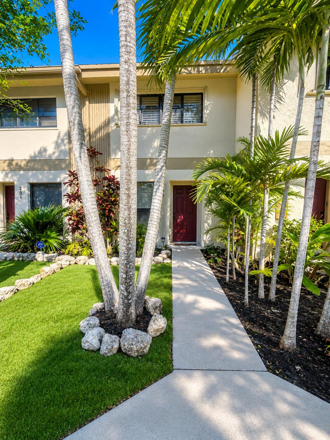 Foto de propiedad en 3062 S Oakland Forest Drive 203, Oakland Park, FL 33309 Oakland Park con MLS# 