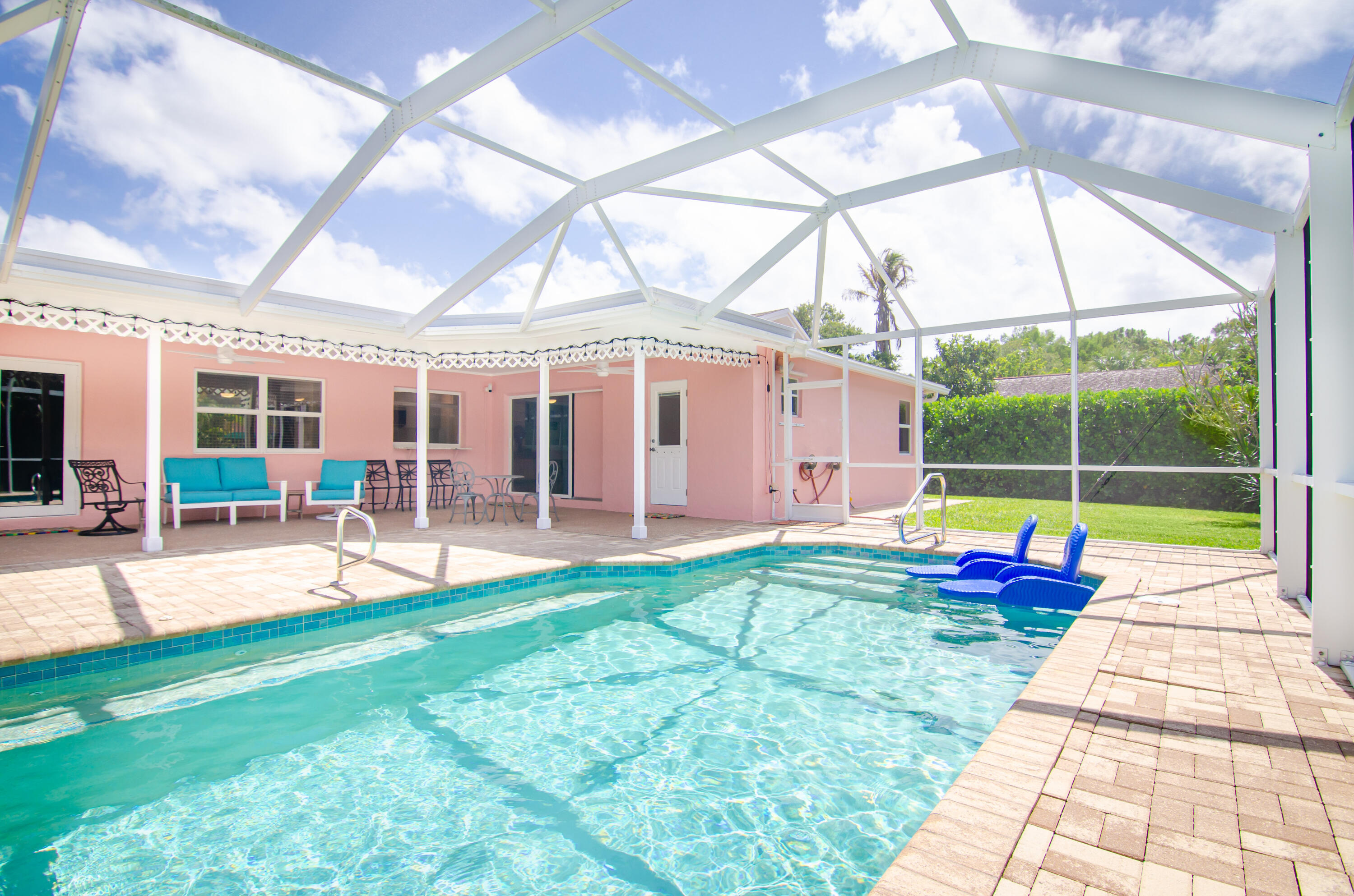 Foto de propiedad en 613 Oak Terrace, Jupiter, FL 33458 Jupiter con MLS# 