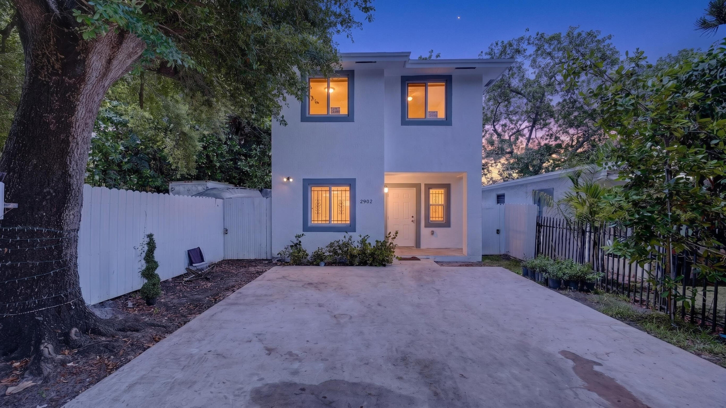 Foto de propiedad en 2902 NW 44th Street, Miami, FL 33142 Miami con MLS# 