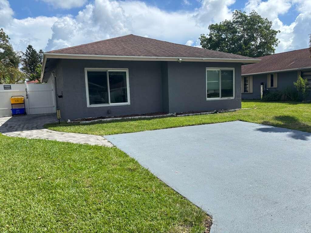 Foto de propiedad en 5369 Gene Circle, West Palm Beach, FL 33415 West Palm Beach con MLS# 
