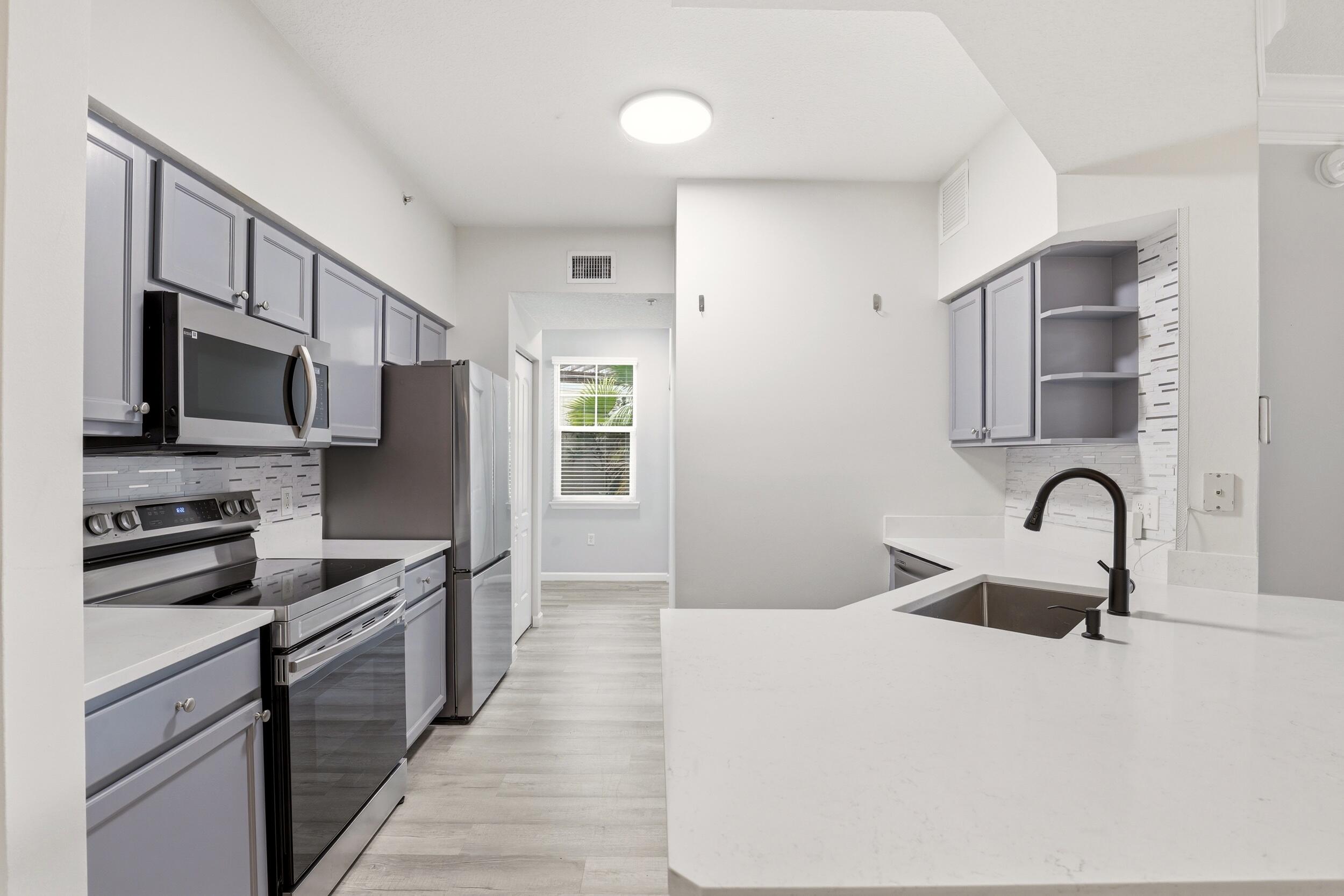 Chef's Kiss. Quartz, Stainless Newly Renovated in Resort Style Mezzano!!
