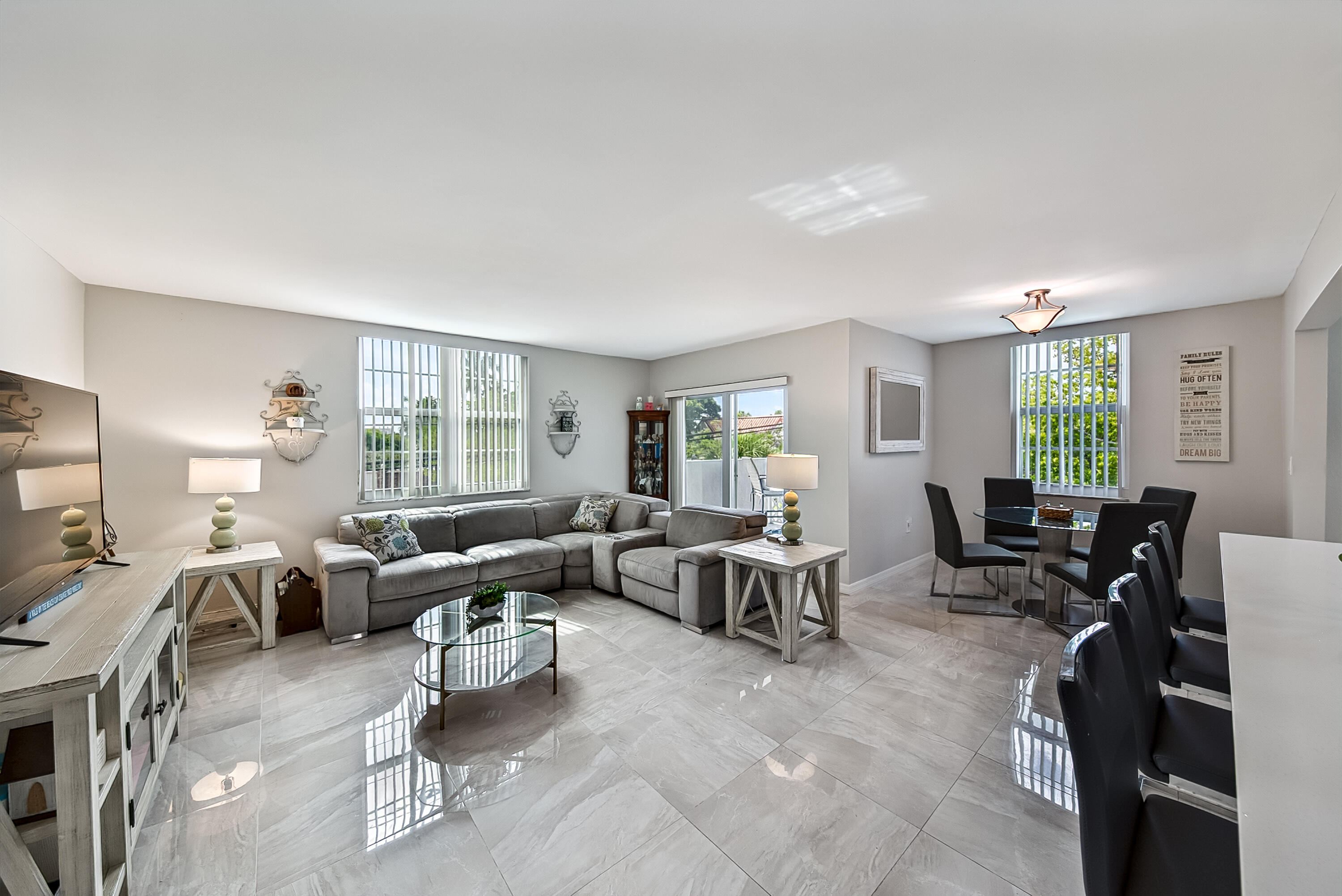 Foto de propiedad en 6000 NE 22nd Way 3a, Fort Lauderdale, FL 33308 Fort Lauderdale con MLS# 
