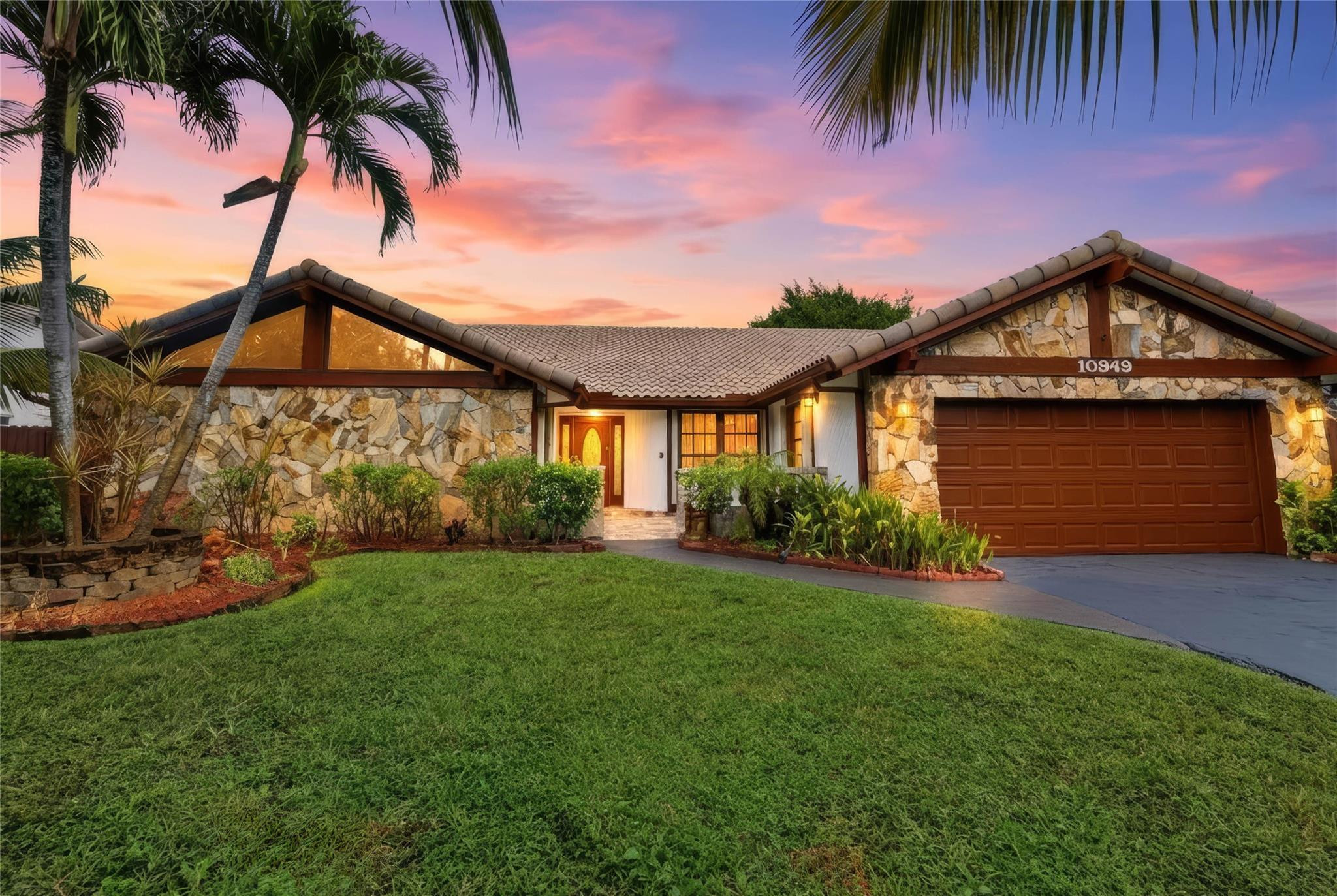 Foto de propiedad en 10949 NW 1st Manor, Coral Springs, FL 33071 Coral Springs con MLS# 