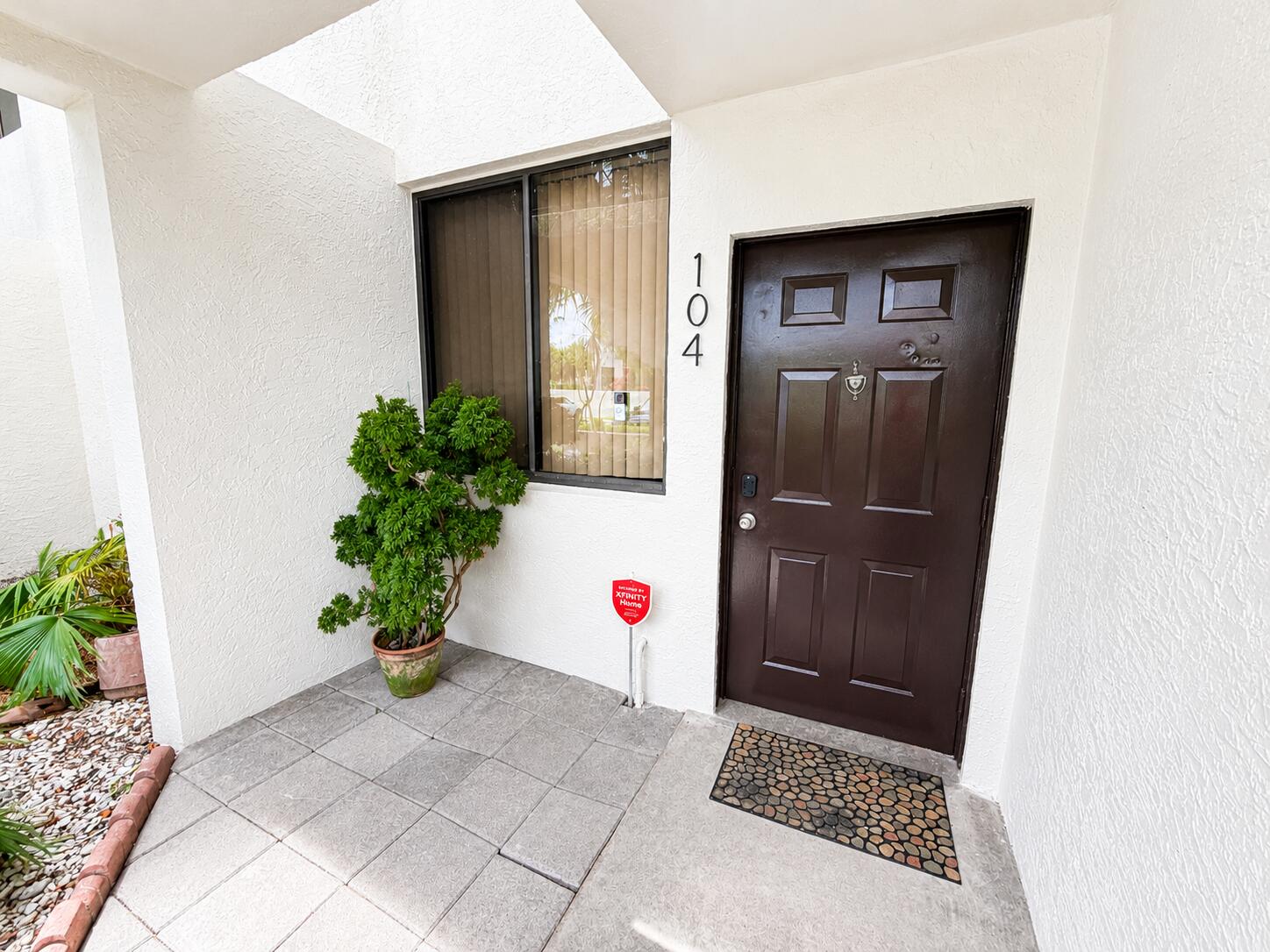 Foto de propiedad en 3300 NW 46th Street 104, Oakland Park, FL 33309 Oakland Park con MLS# 