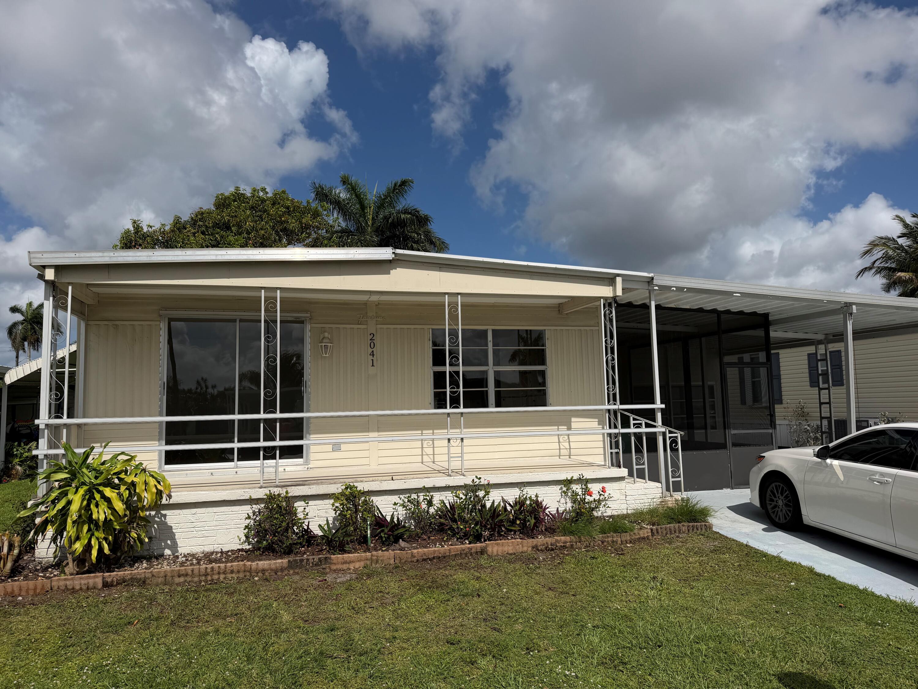 Foto de propiedad en 2041 SW 84th Avenue, Davie, FL 33324 Davie con MLS# 