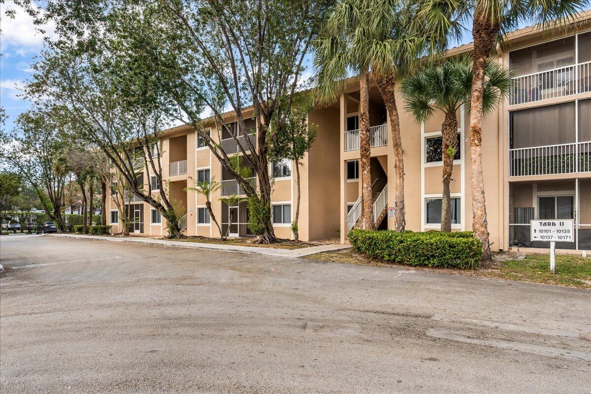 Foto de propiedad en 10129 W Atlantic Boulevard E3, Coral Springs, FL 33071 Coral Springs con MLS# 