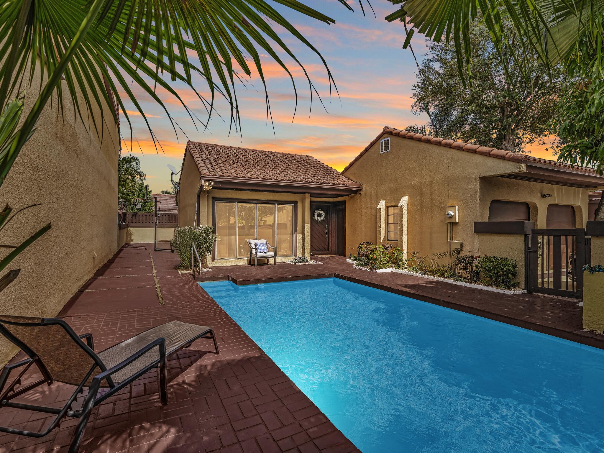 Foto de propiedad en 20331 NE 10th Court, Miami, FL 33179 Miami con MLS# 