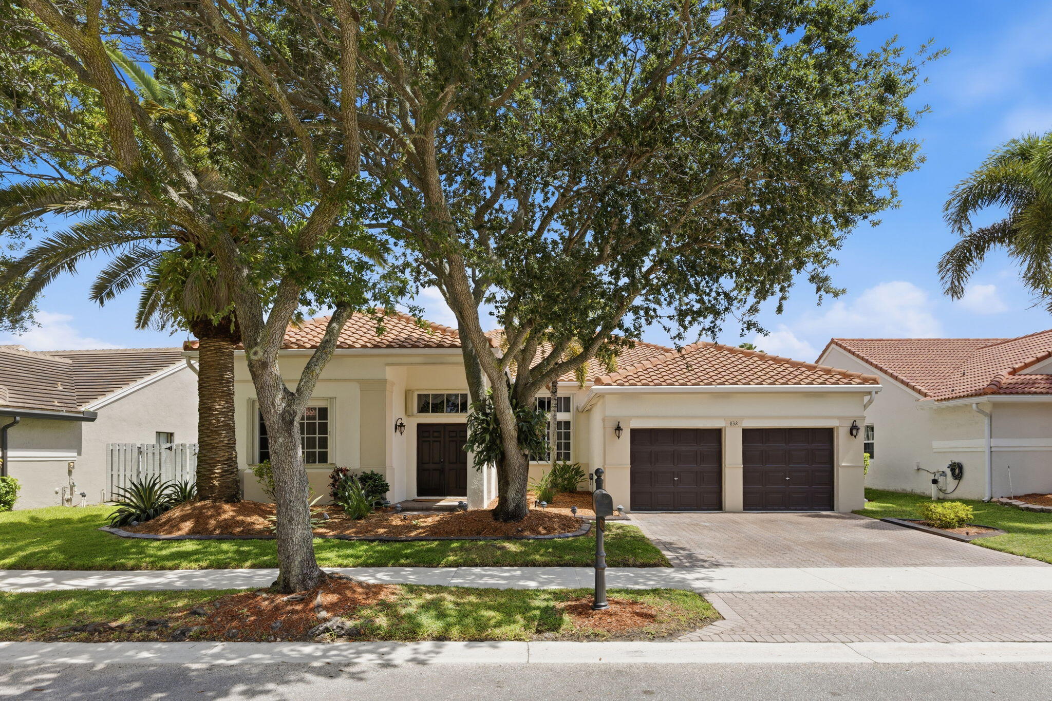 Foto de propiedad en 832 Heritage Drive, Weston, FL 33326 Weston con MLS# 