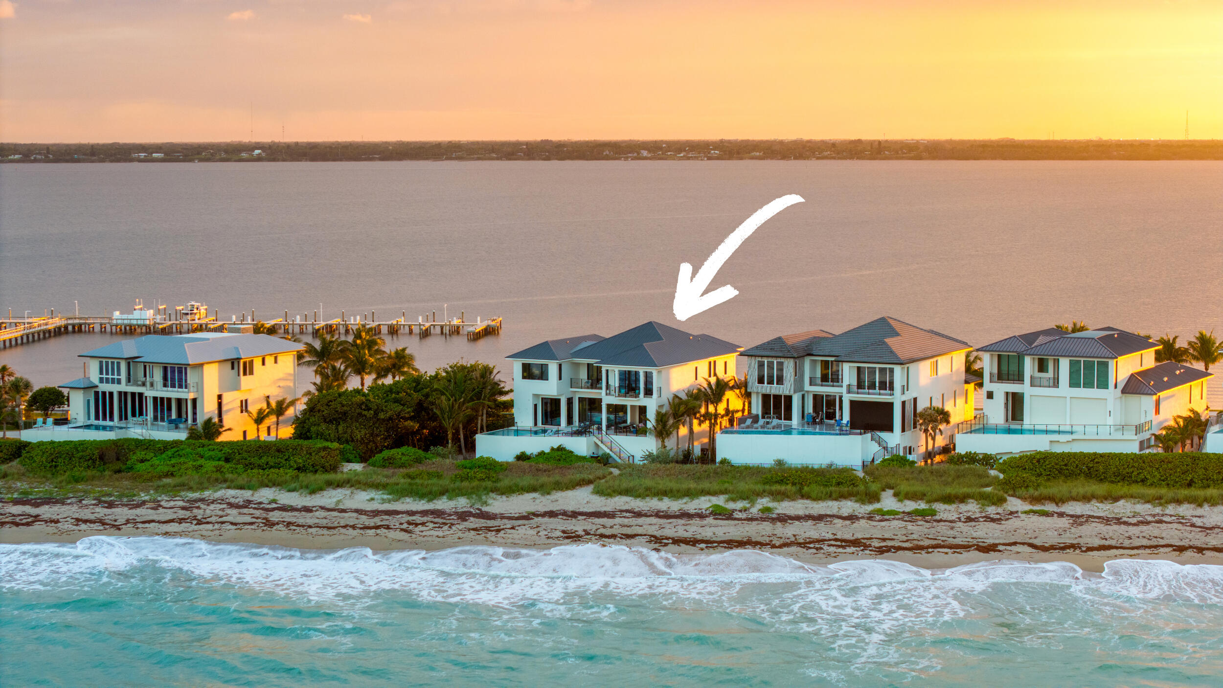 Foto de propiedad en 8036 S Ocean Drive, Jensen Beach, FL 34957 Jensen Beach con MLS# 