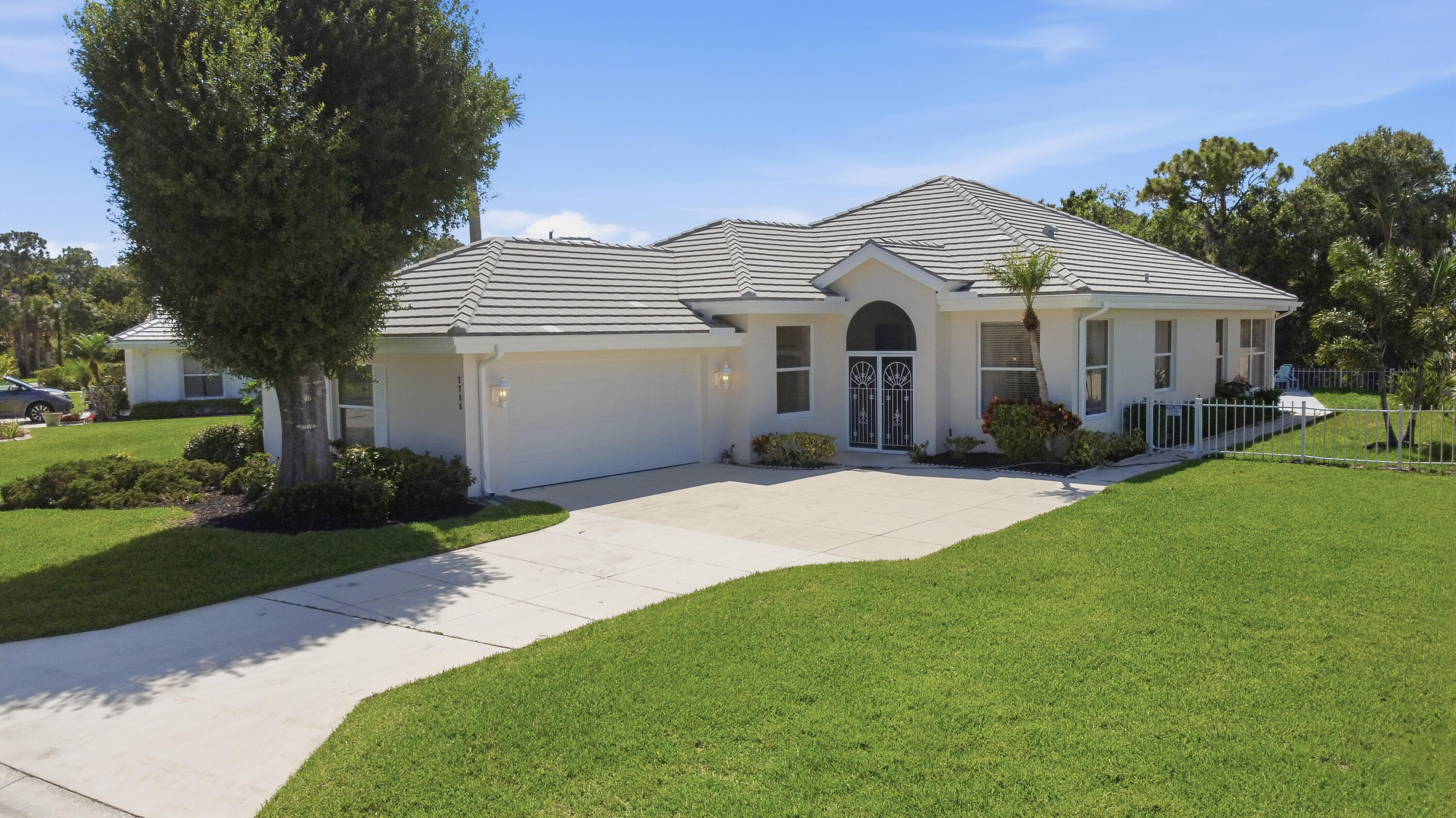 Foto de propiedad en 7756 SE Bay Cedar Circle, Hobe Sound, FL 33455 Hobe Sound con MLS# 