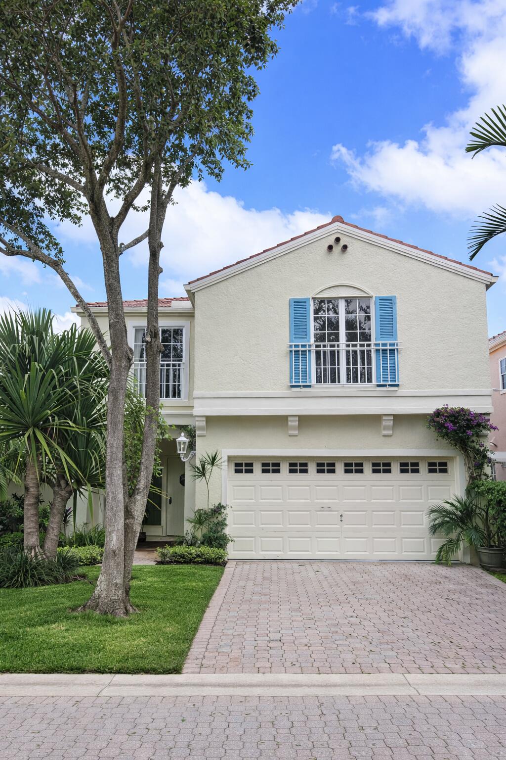 Foto de propiedad en 49 Vía Verona, Palm Beach Gardens, FL 33418 Palm Beach Gardens con MLS# 