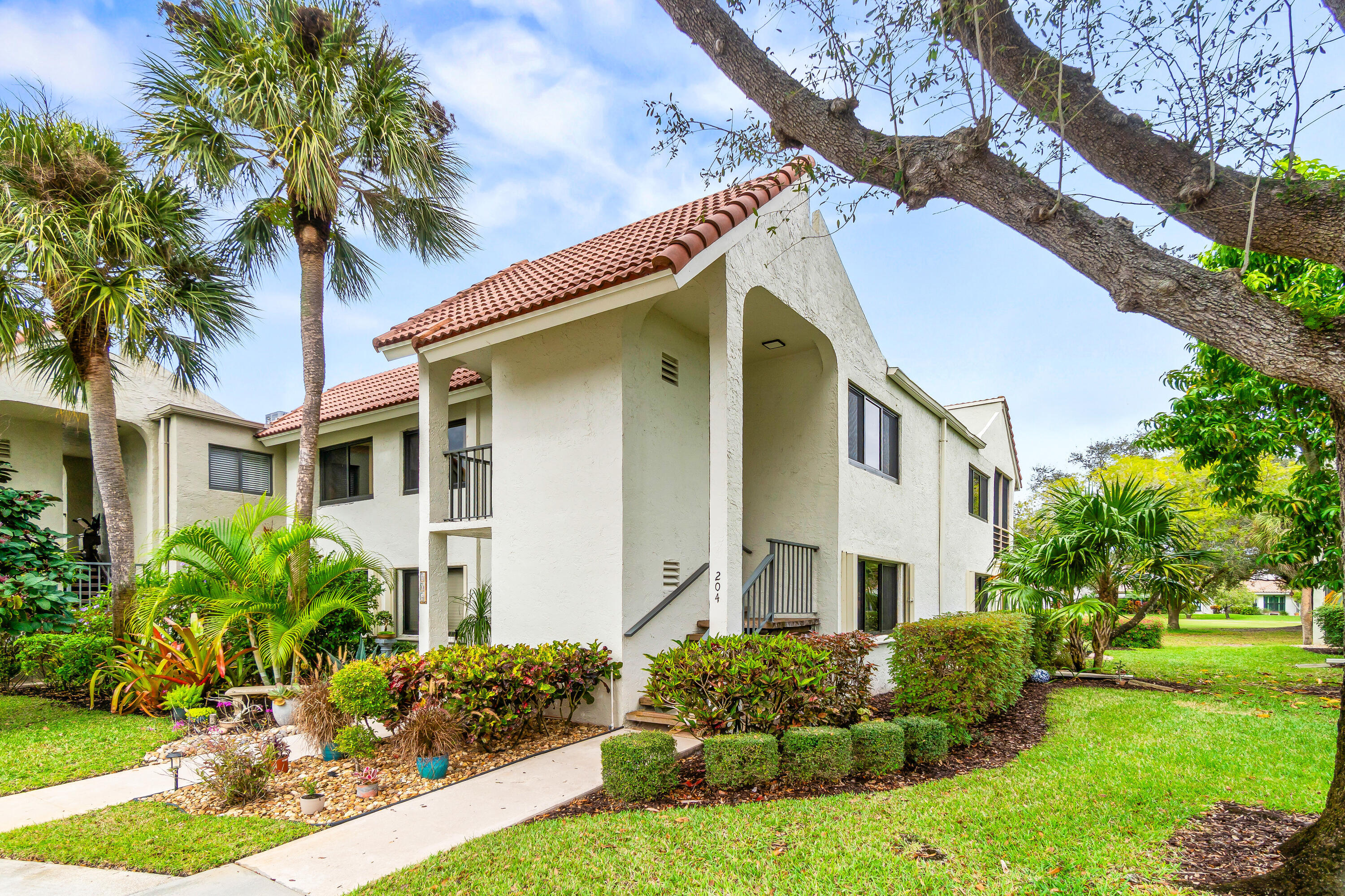 Foto de propiedad en 5687 Fairway Park Drive, Boynton Beach, FL 33437 Boynton Beach con MLS# 