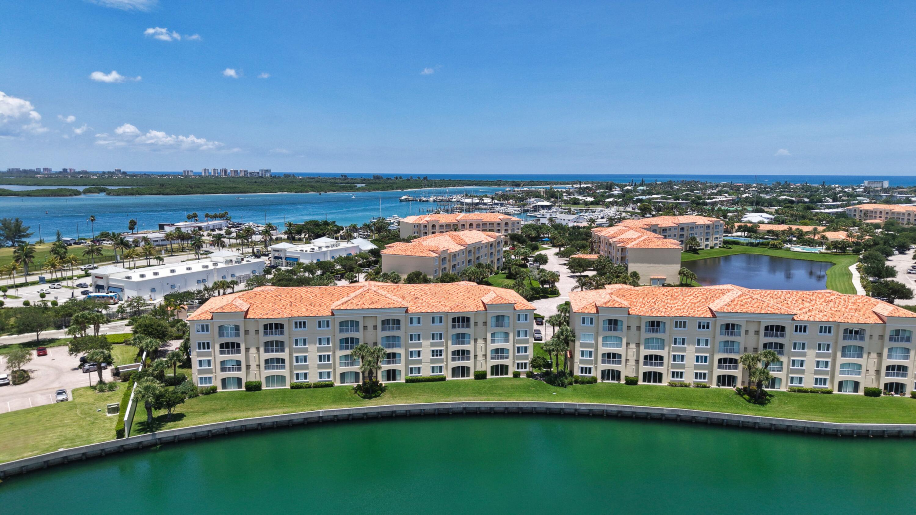 Foto de propiedad en 34 Harbour Isle Dr W 204, Fort Pierce, FL 34949 Fort Pierce con MLS# 